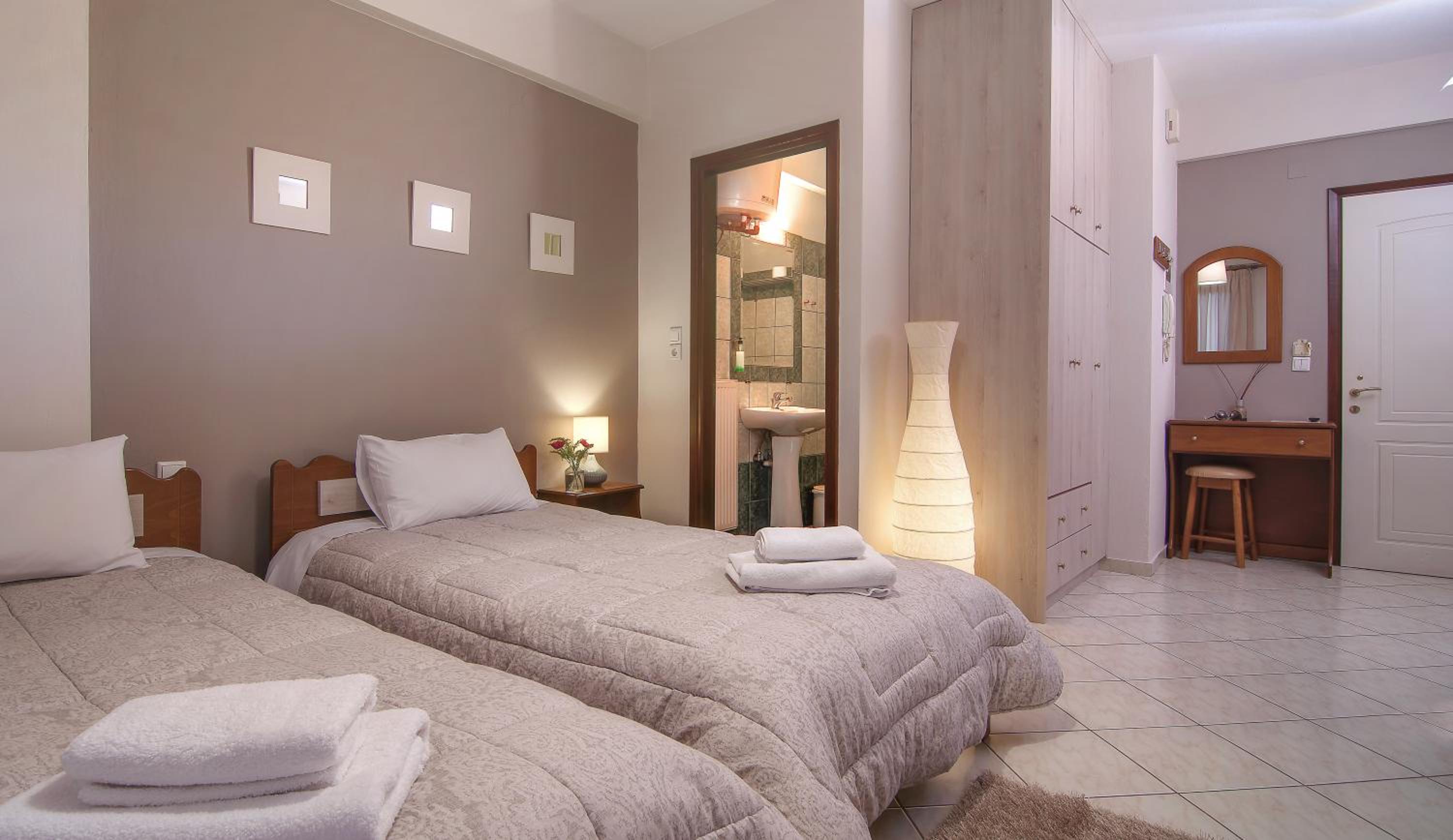 Studio (2 Adults)