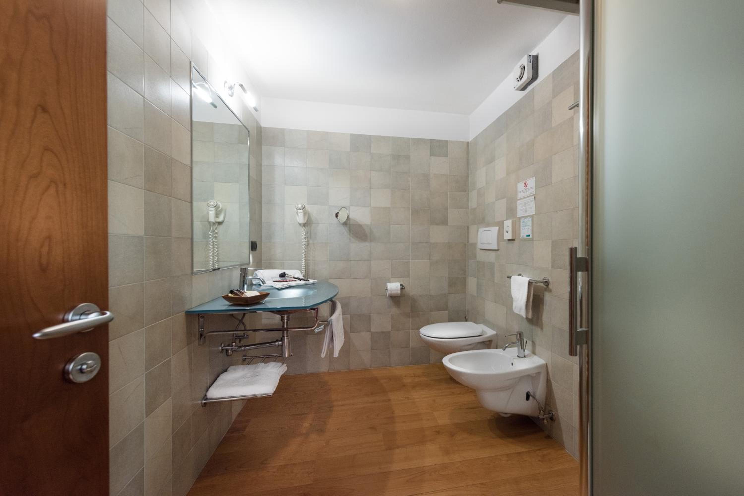 Standard Triple Room photo 2