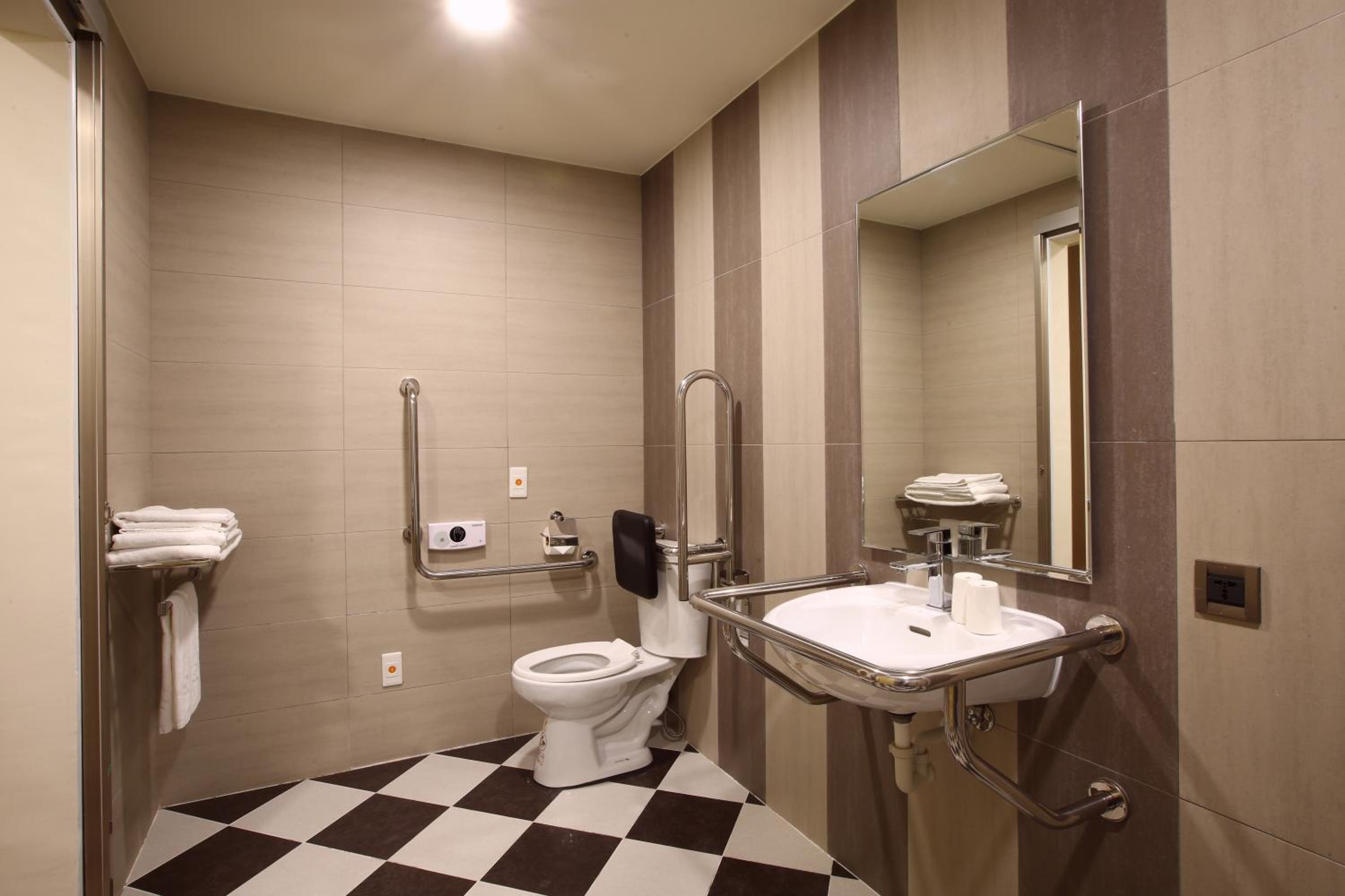 Double Room - Disability Access photo 2