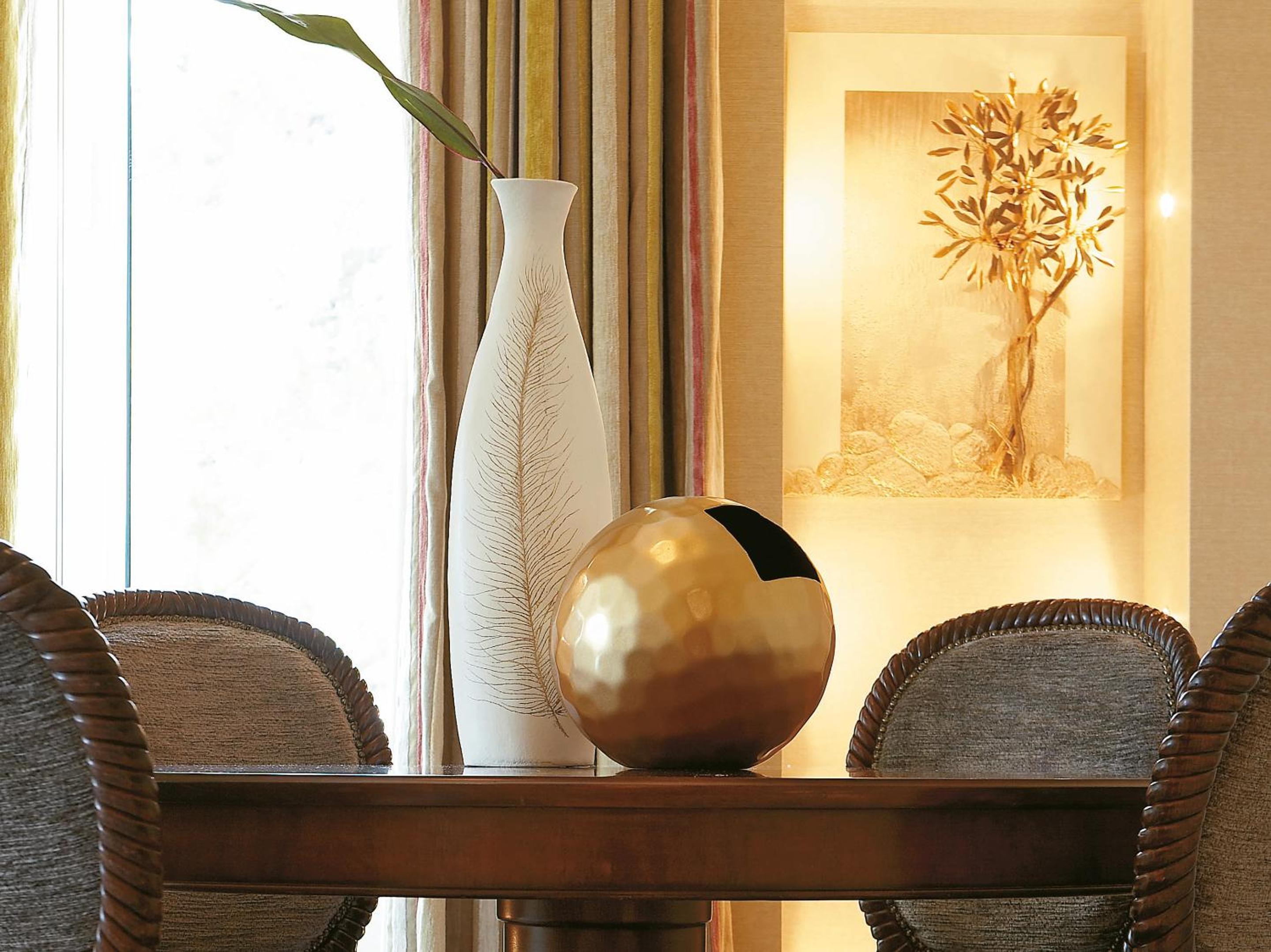 Family Executive Suite with Pool View - Photo 2