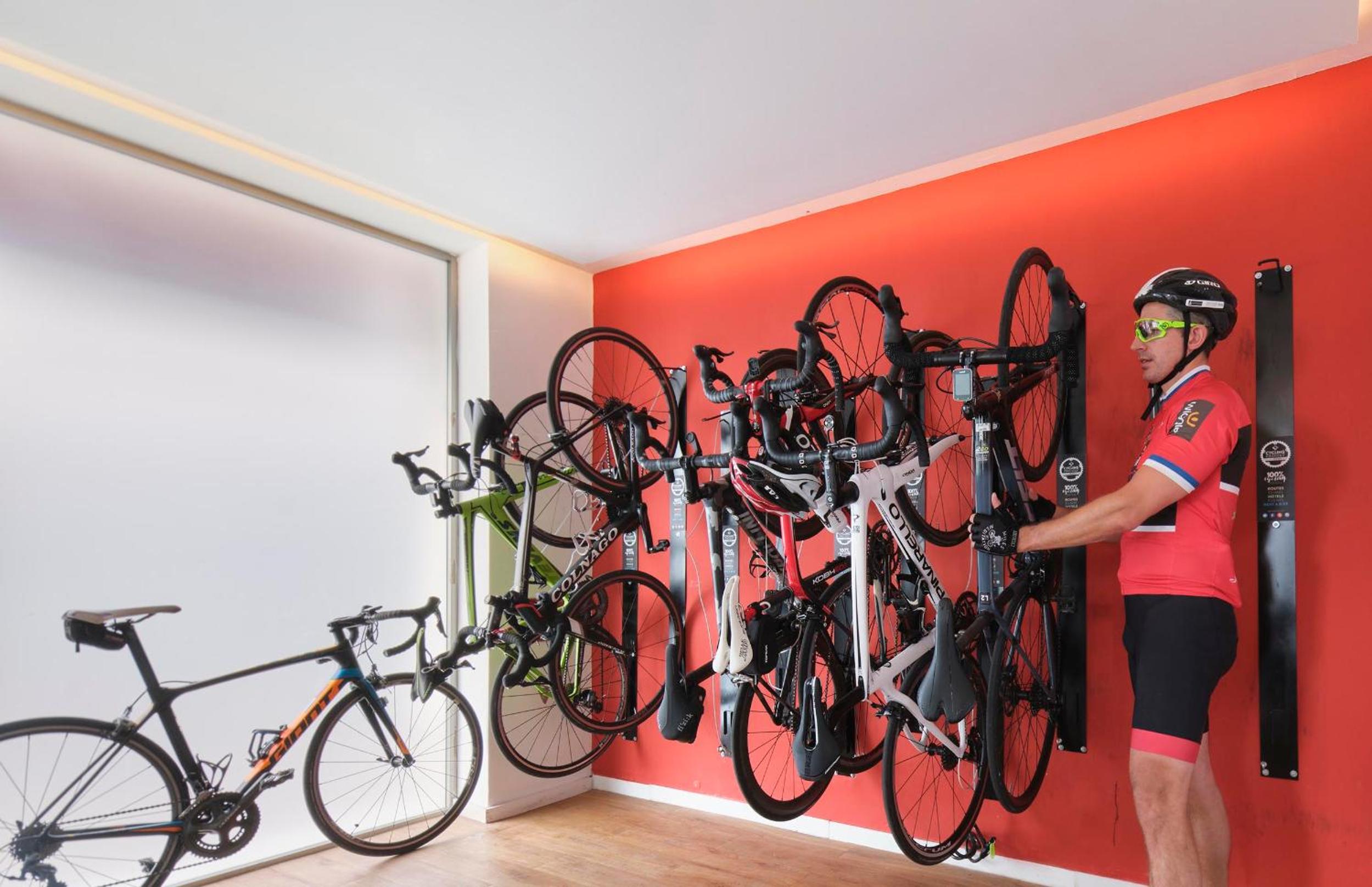 Cycling Package Premium Twin Room with Balcony and Side Sea View  photo 3