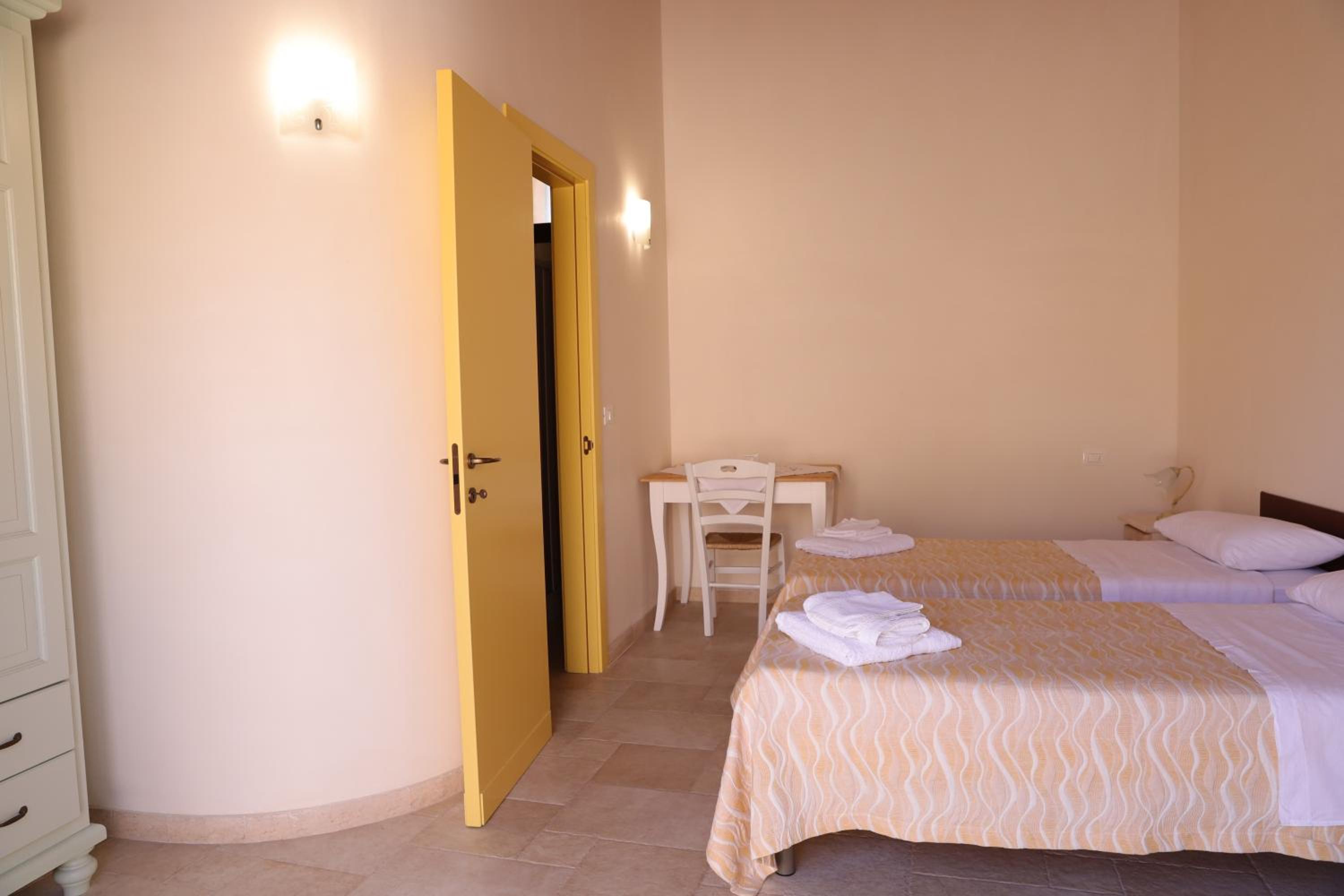 Standard Double Room photo 3