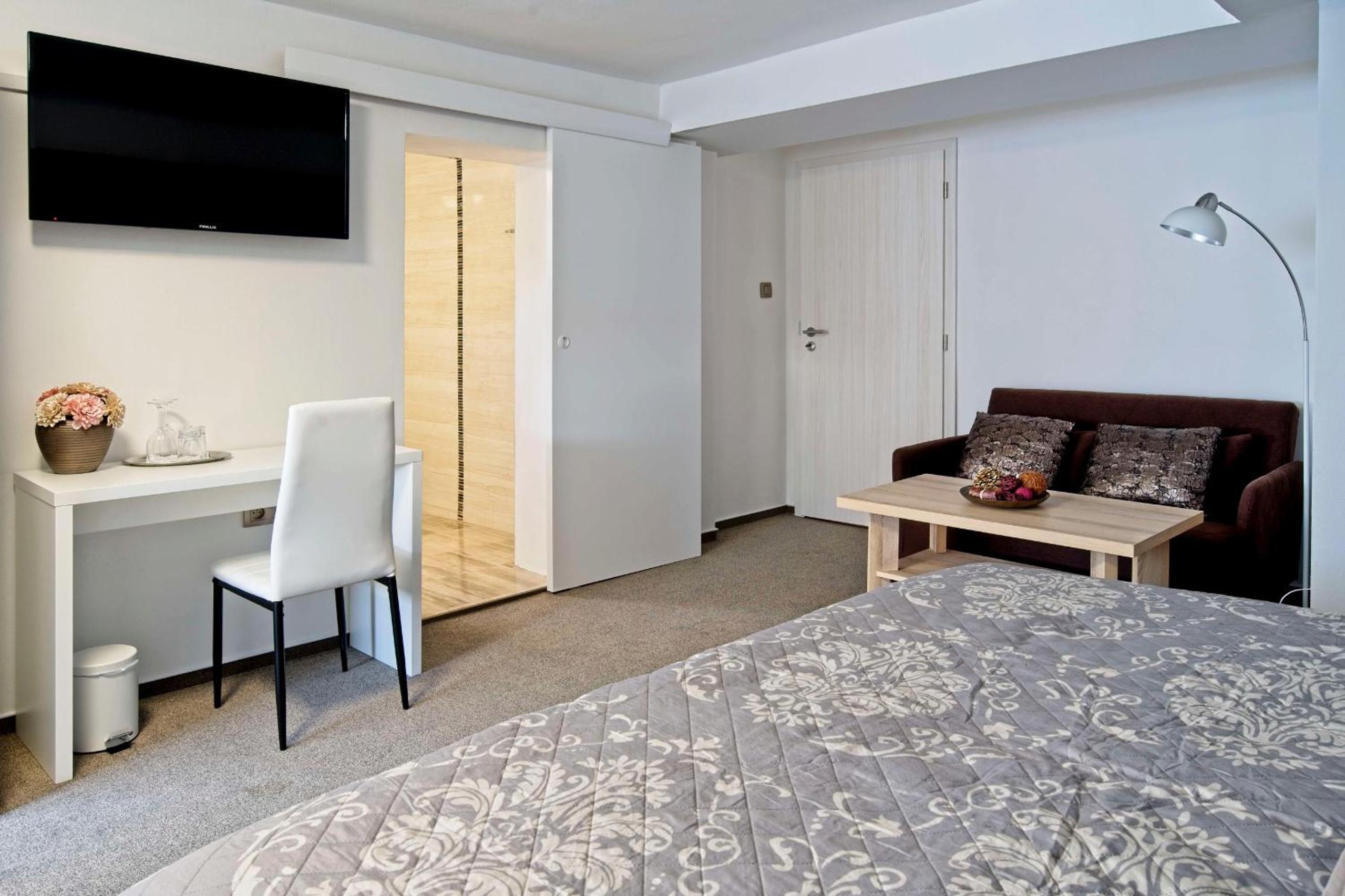 Family Room photo 3