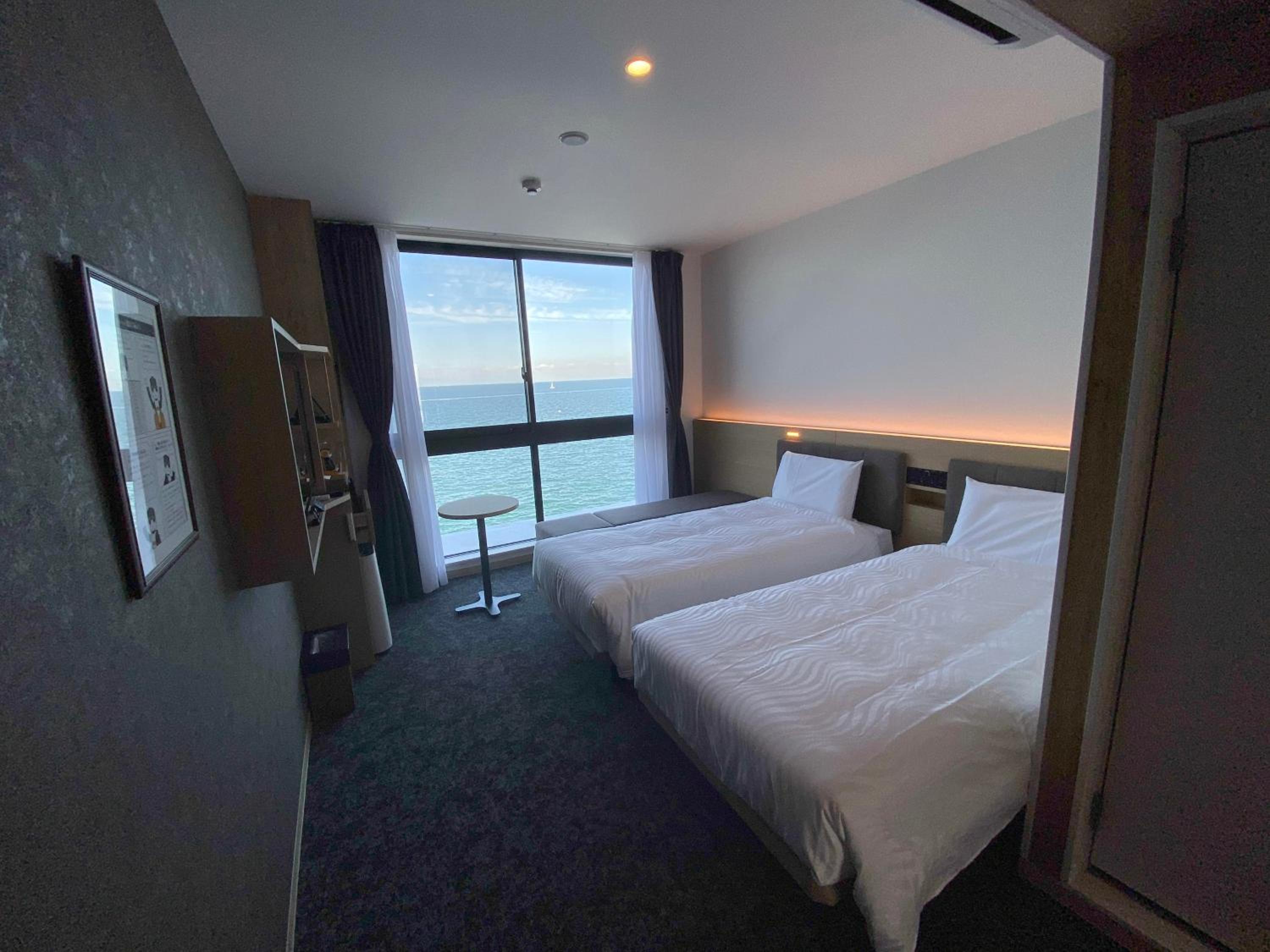 Deluxe Twin Room with Ocean View - Photo 13