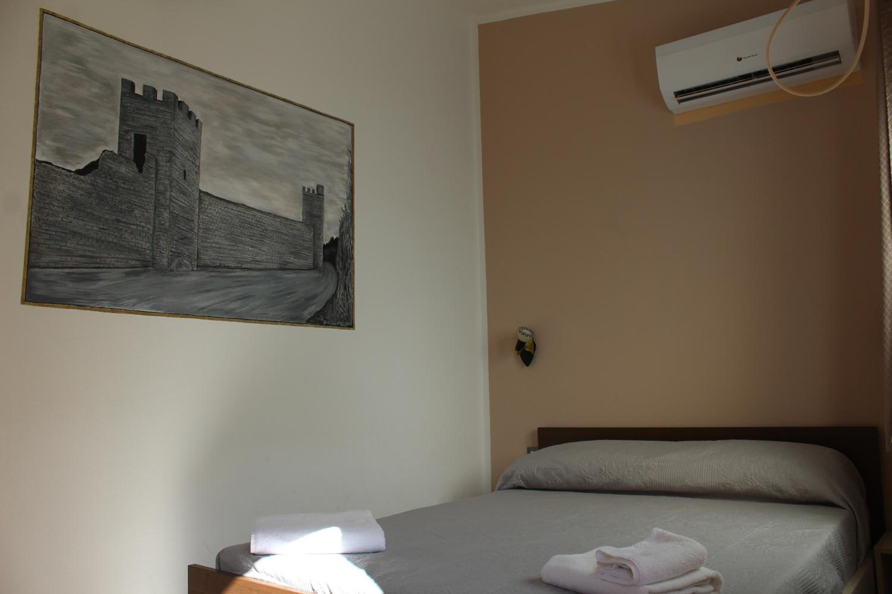 Quadruple Room with Private Bathroom photo 3
