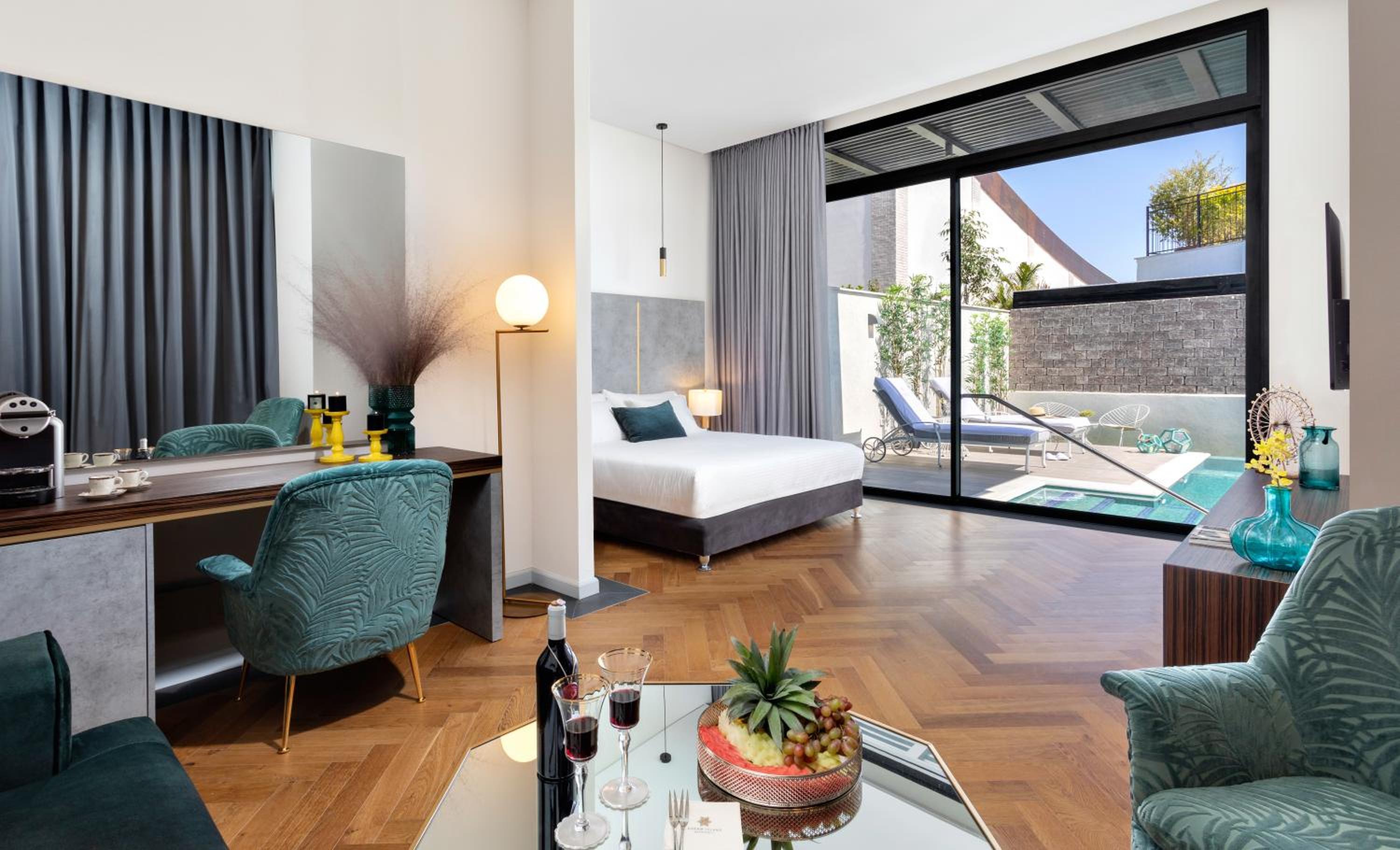 Ruby- Luxurious Large Garden Suite with Private Pool & Spa Bath