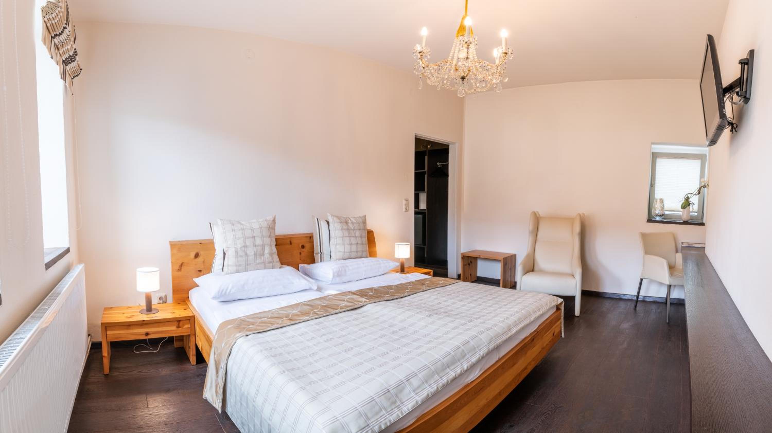 Double Room - Photo 9