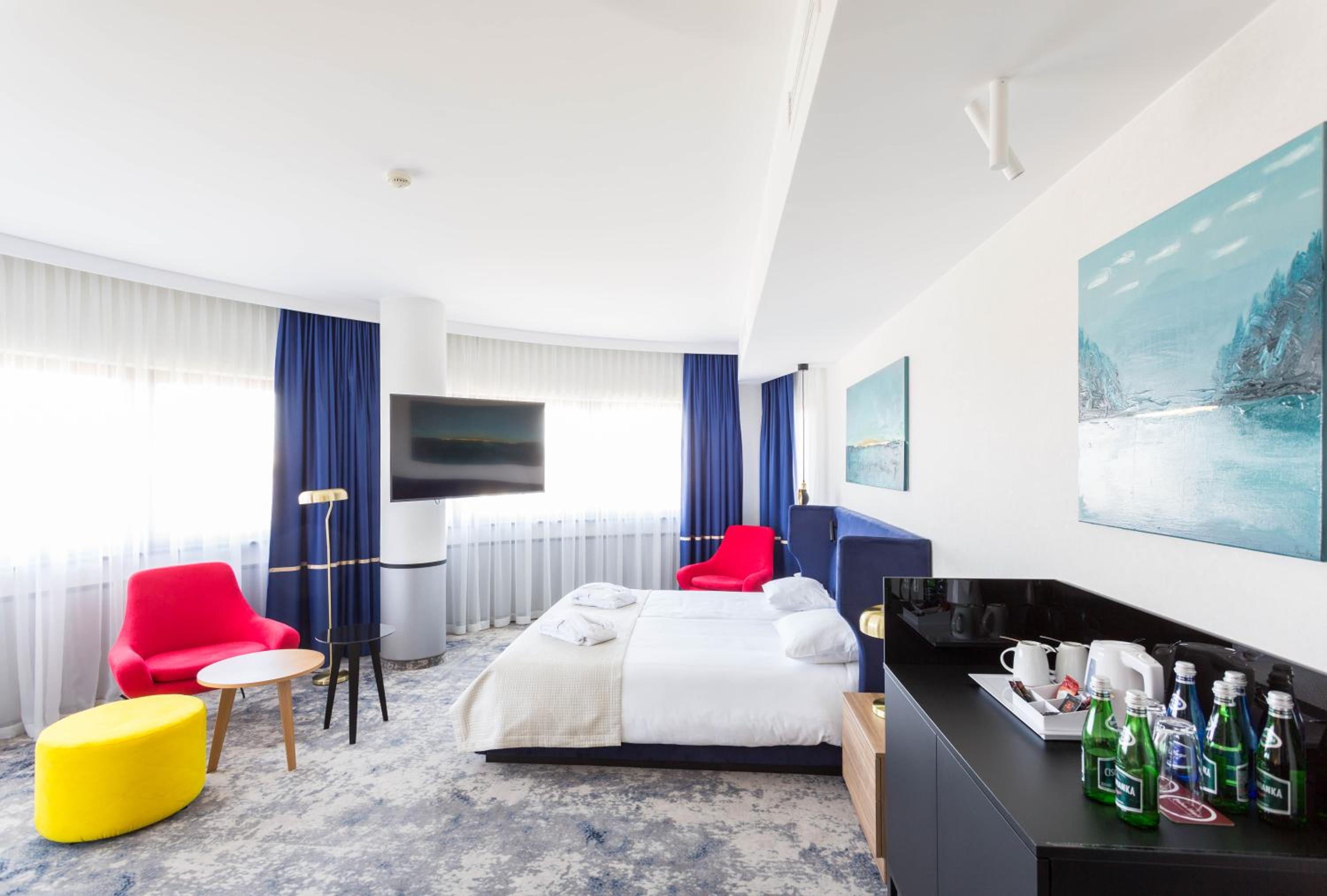 Junior Suite with Balcony - Photo 5