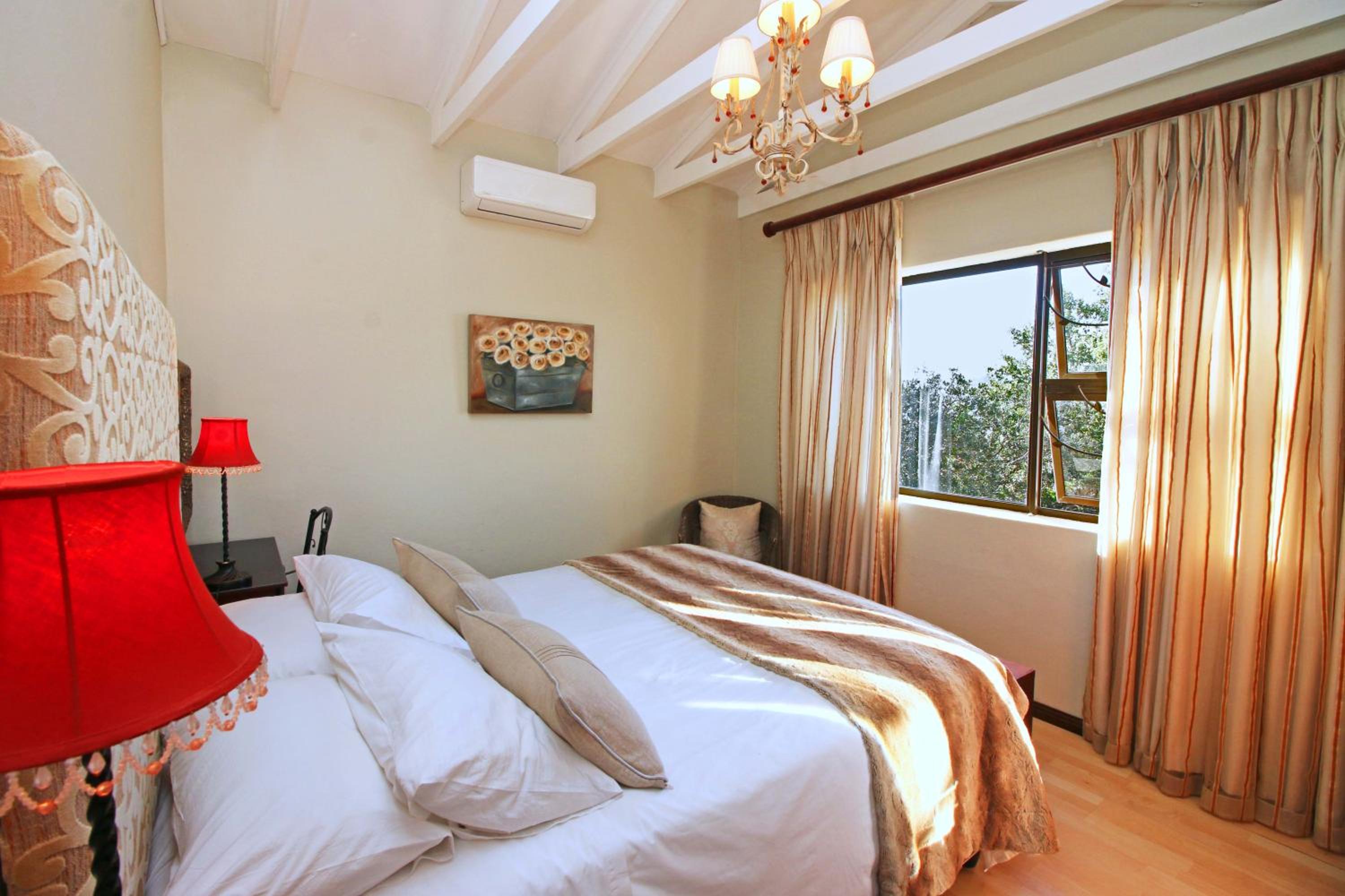 One-Bedroom Apartment with Balcony photo 3