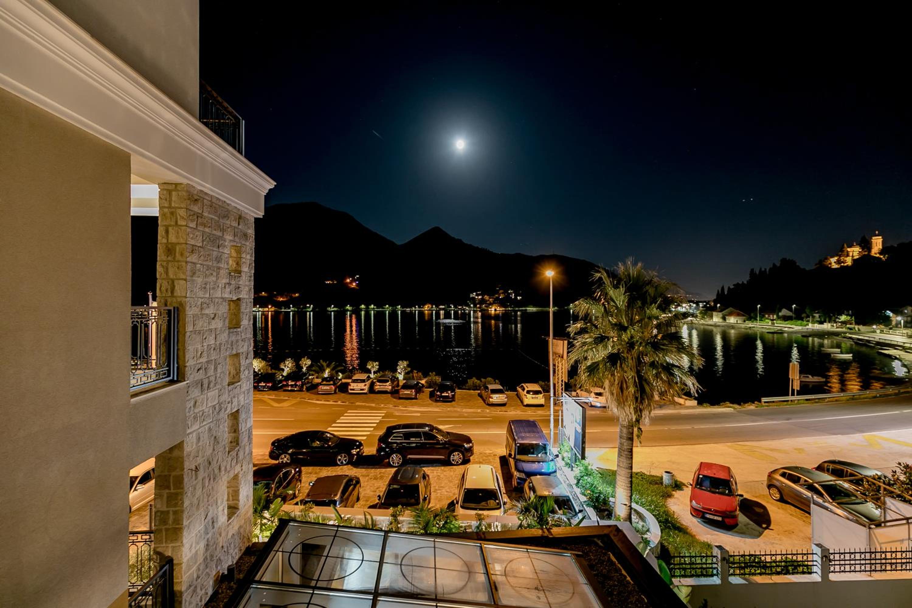 Double Room with Sea View - Photo 9