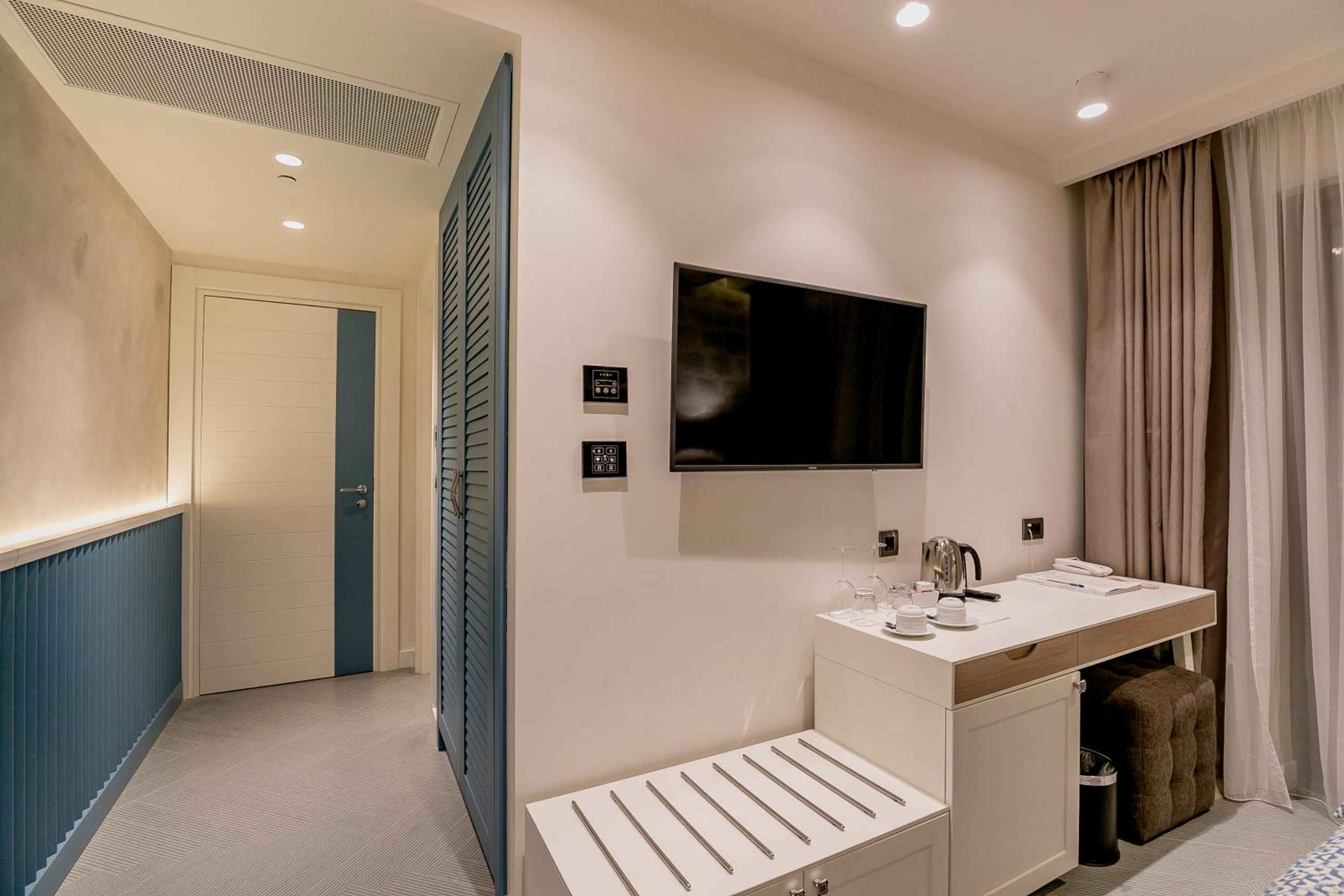 Double Room with Sea View - Photo 8