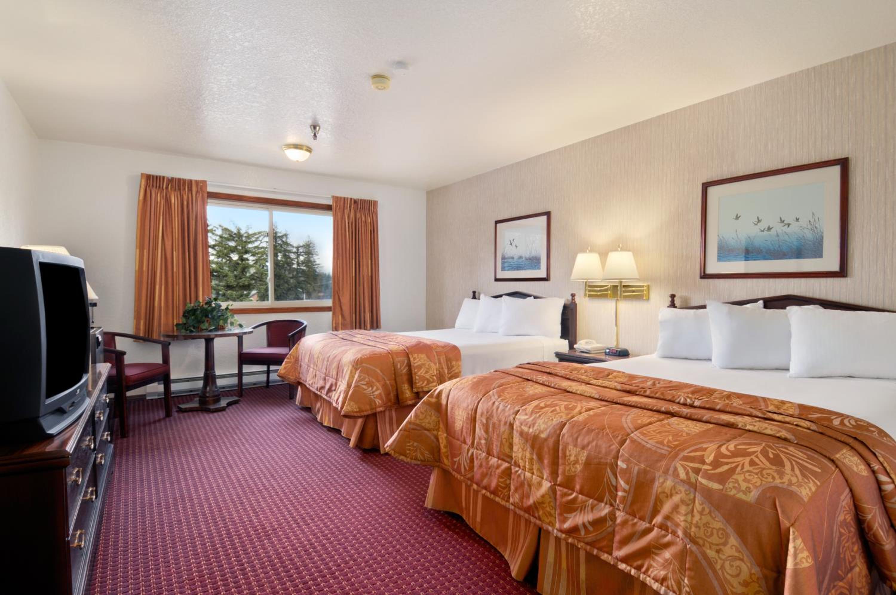 Queen Room with Two Queen Beds - Non-Smoking - Photo 1