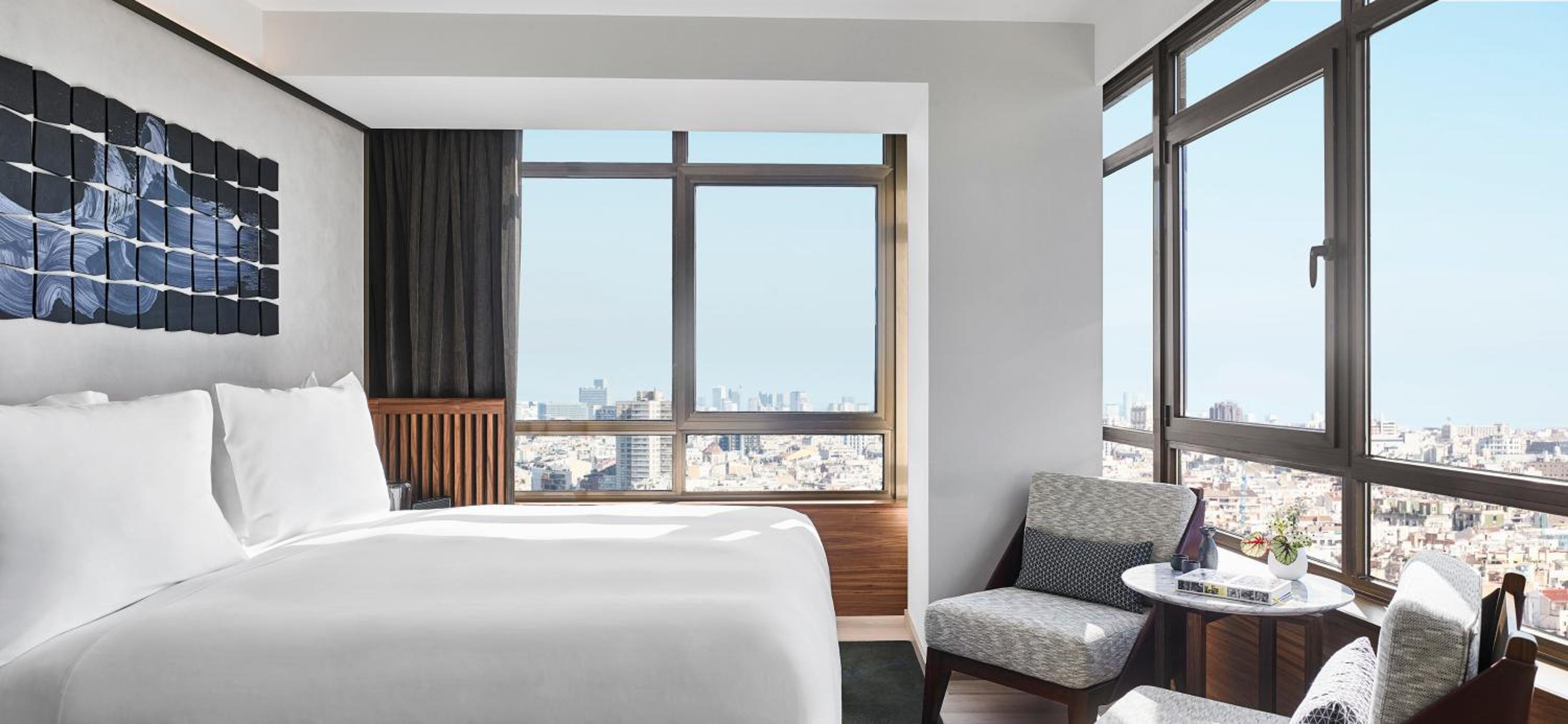 Premium Skyline Room