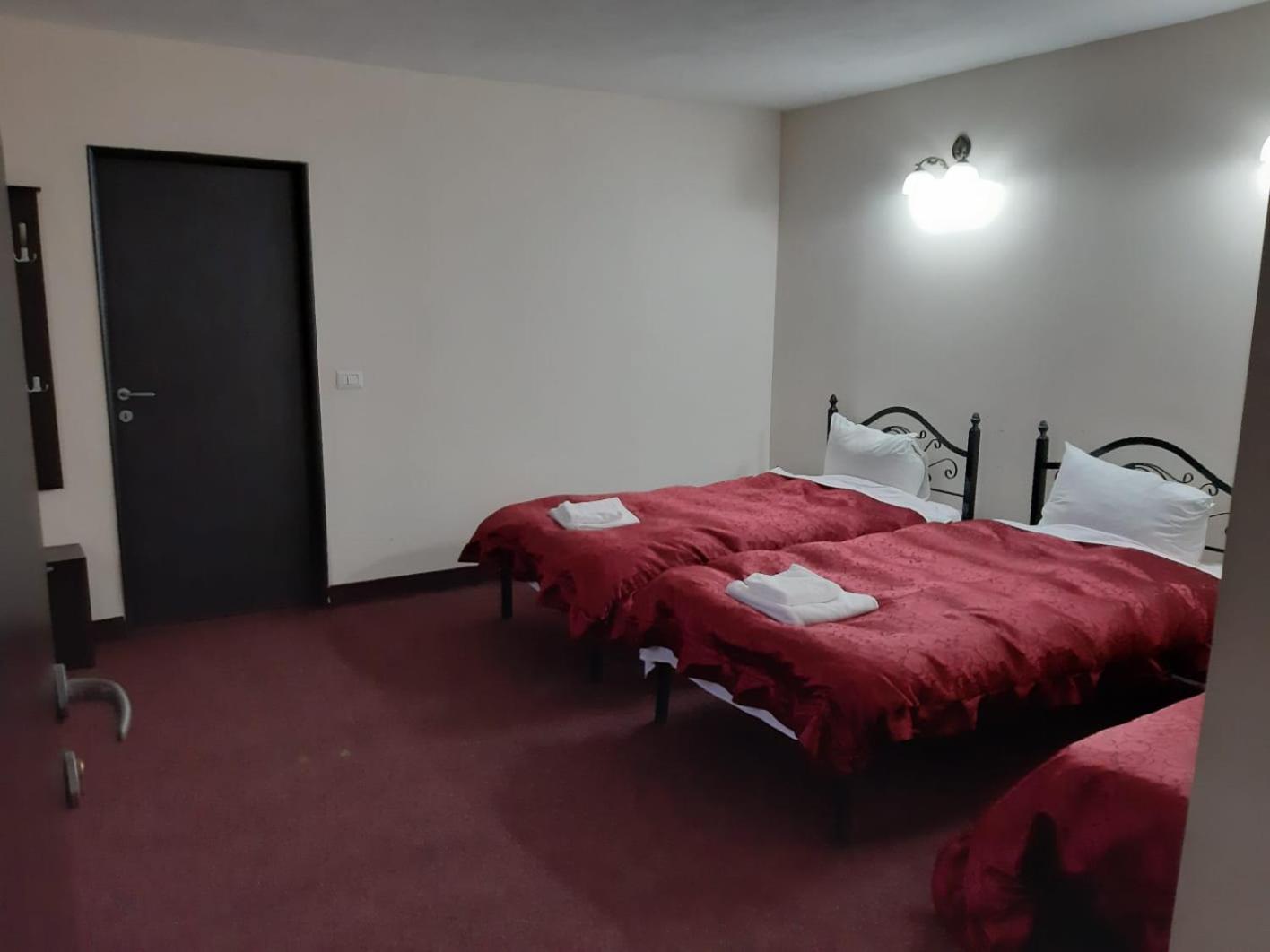 Economy Twin Room photo 3