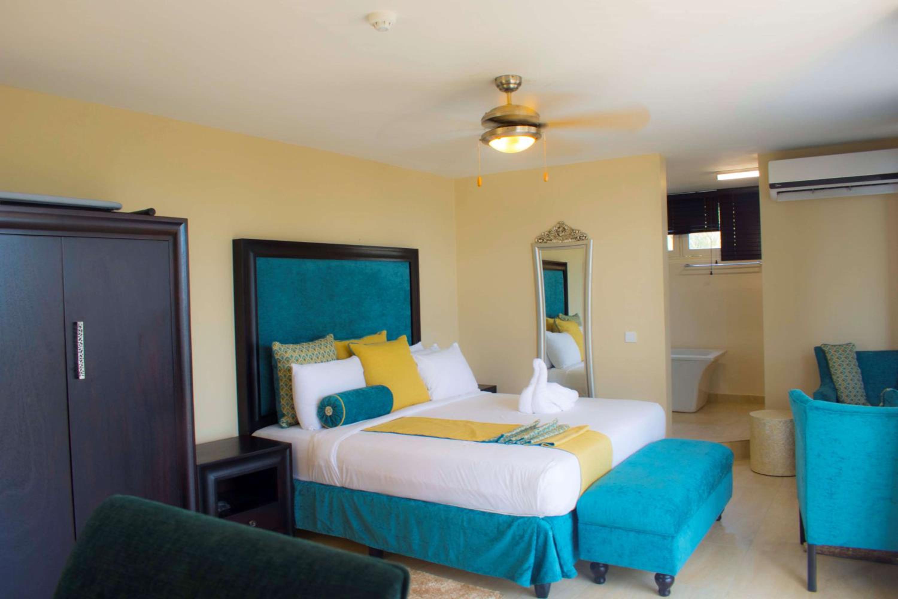 Classic King Room with Sea View - Photo 1