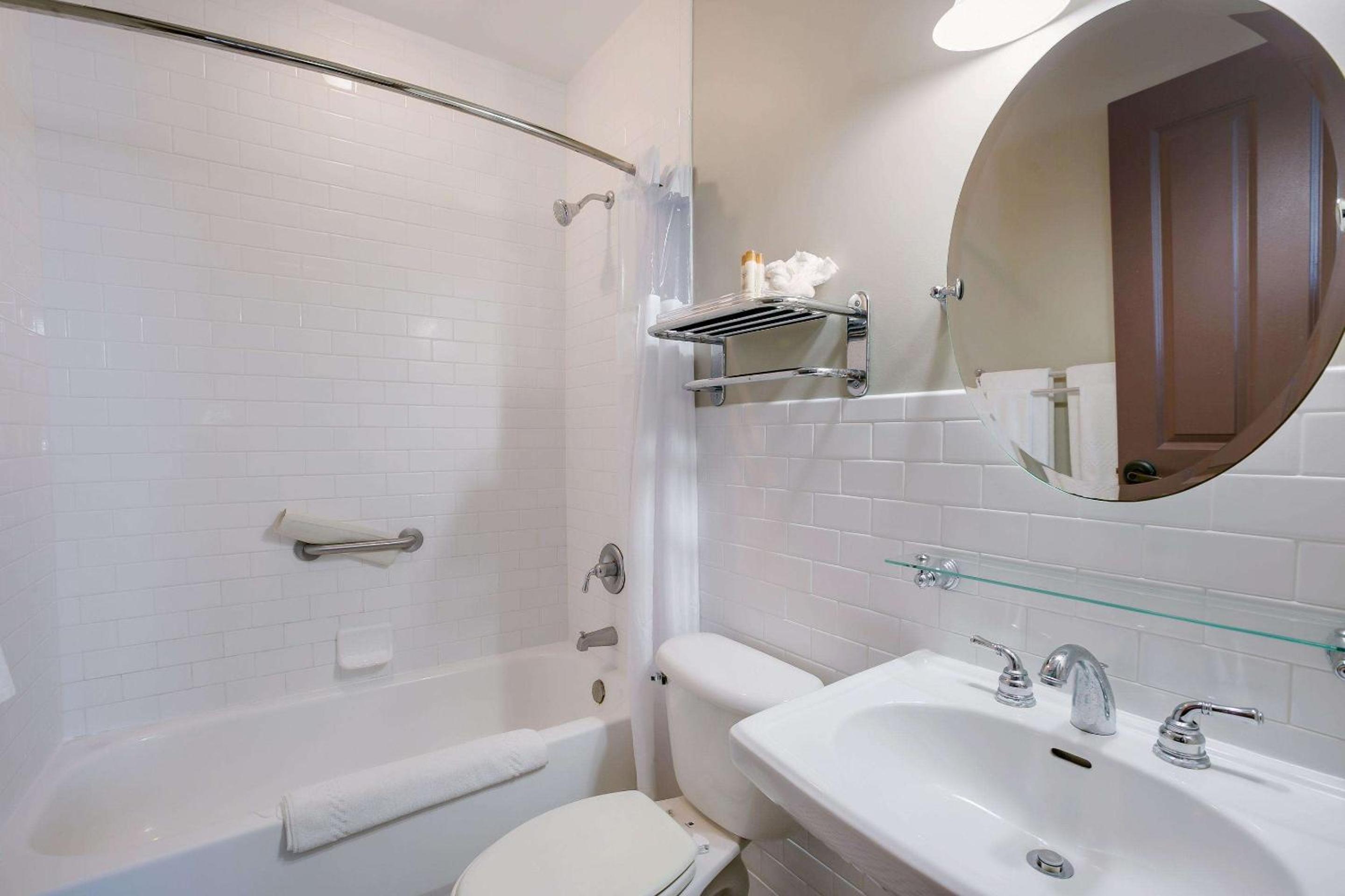 King Triple Room - Non-Smoking - Photo 12