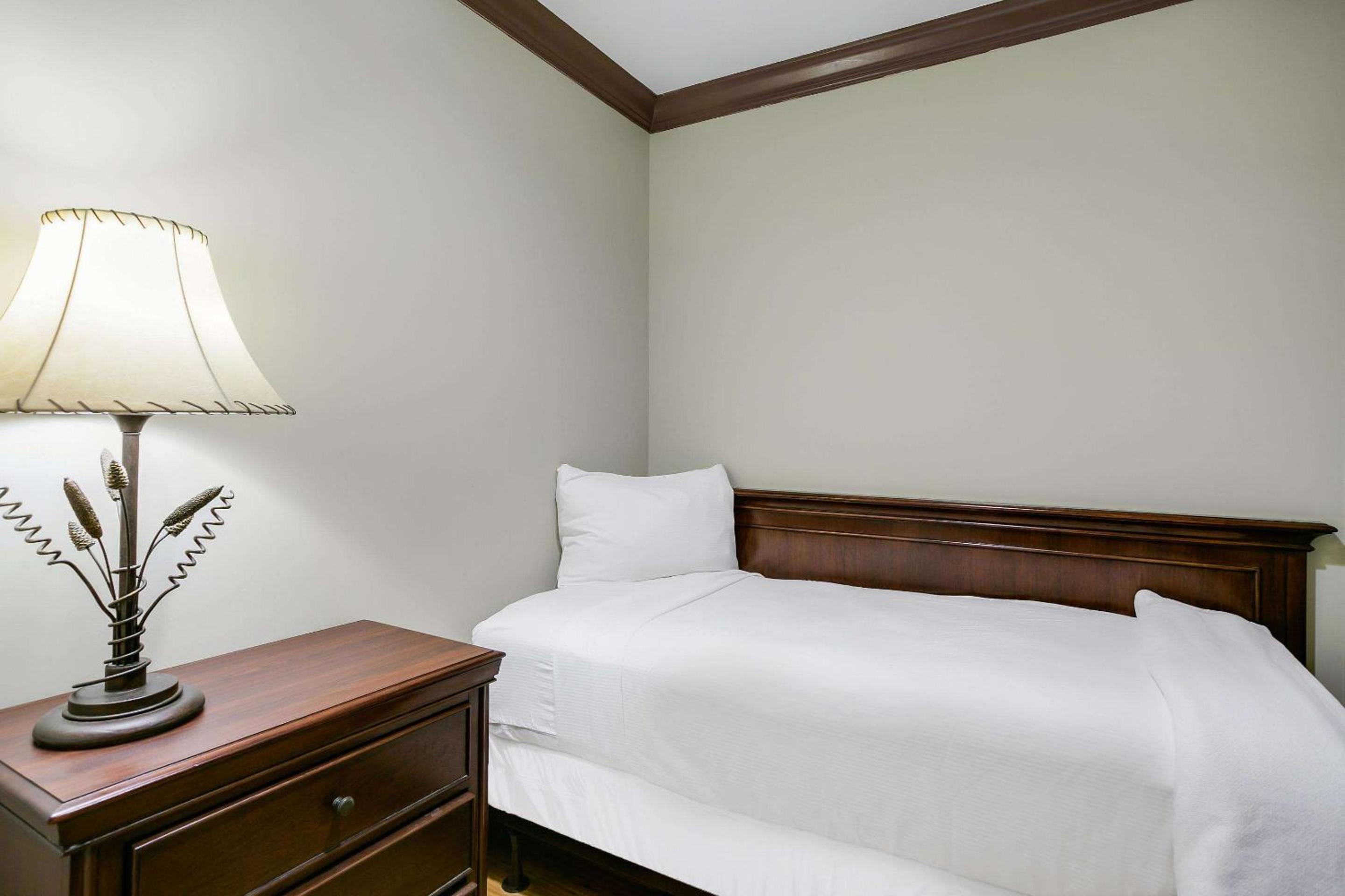 Family Queen Suite - Non Smoking - Photo 1