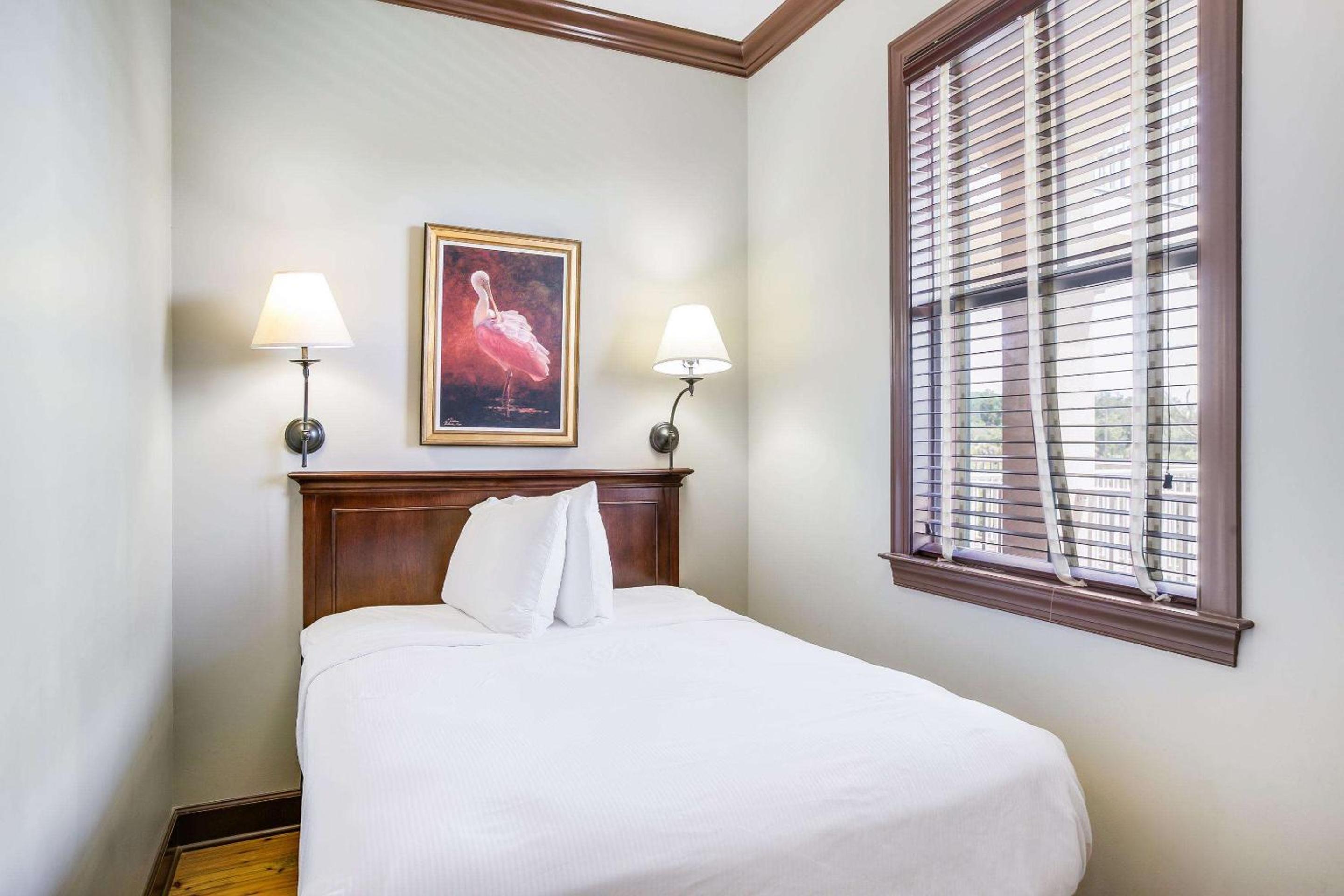 Family Queen Suite - Non Smoking - Photo 2