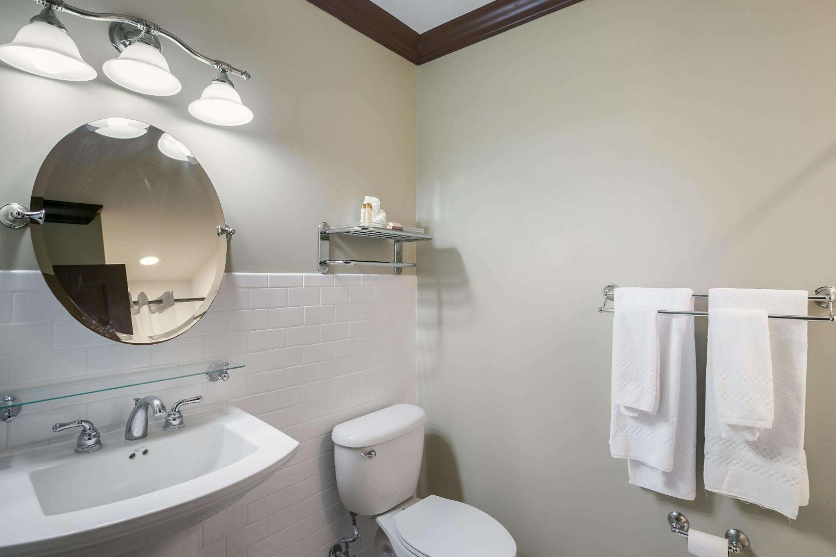 King Triple Room - Non-Smoking - Photo 13