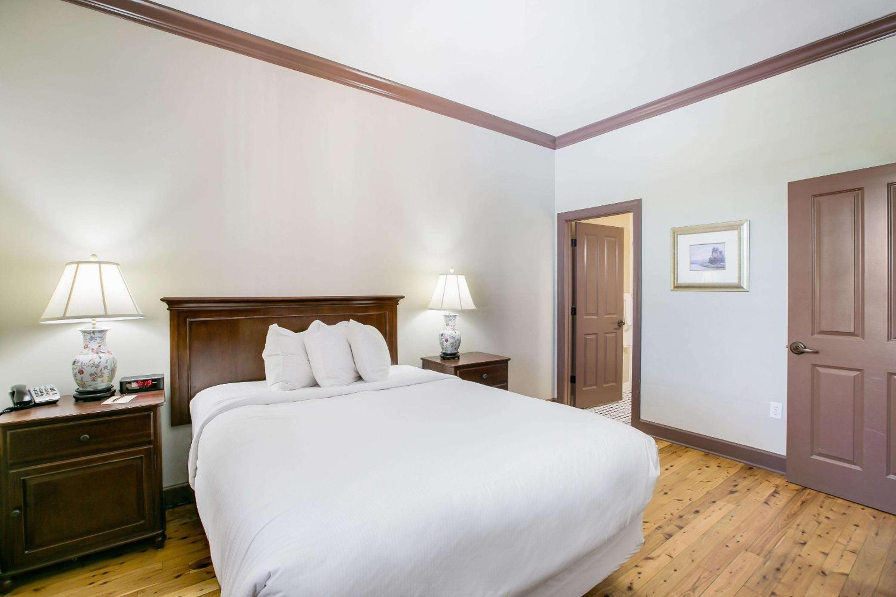 King Triple Room - Non-Smoking - Photo 10