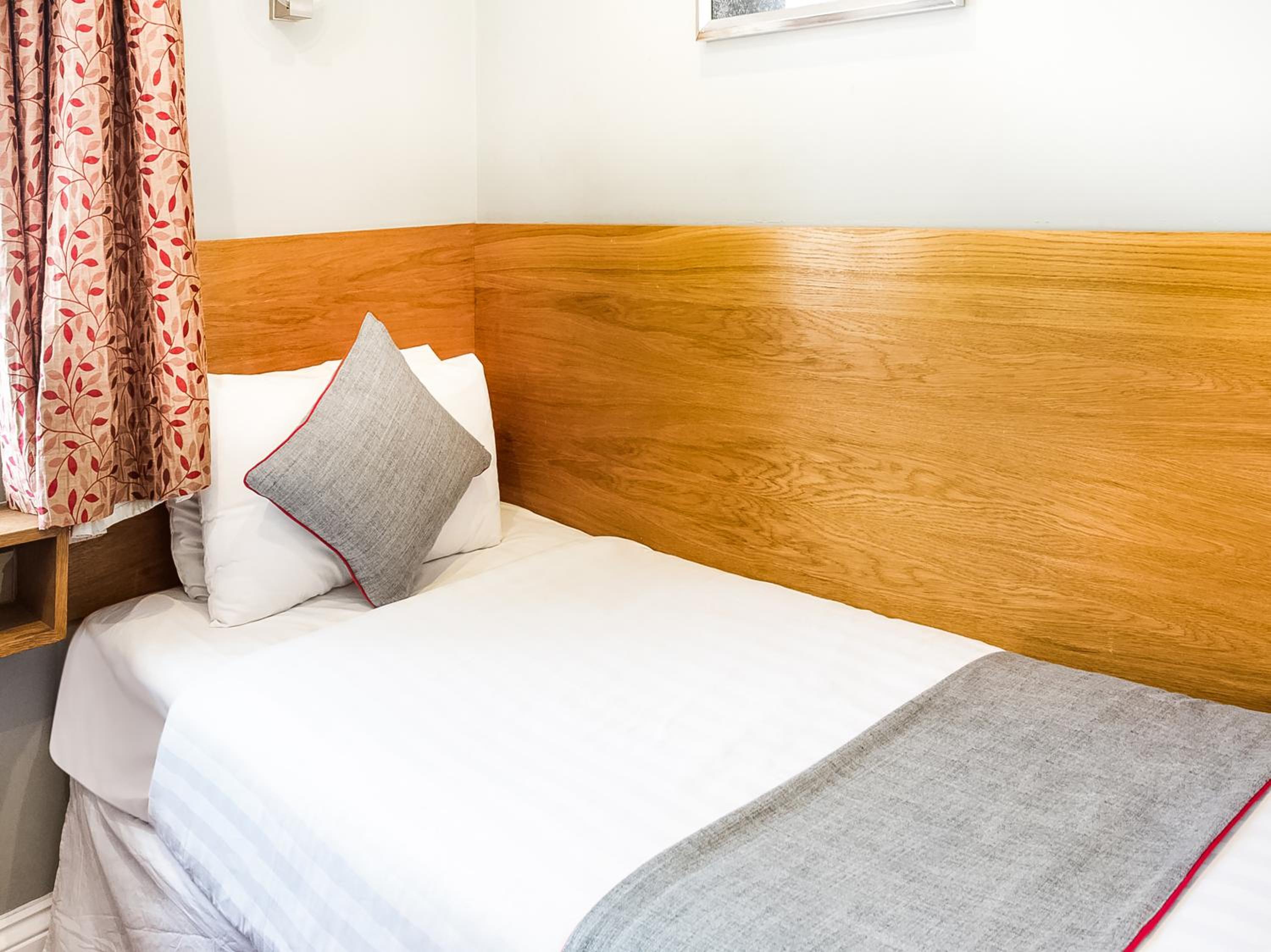 Standard Single Room photo 2