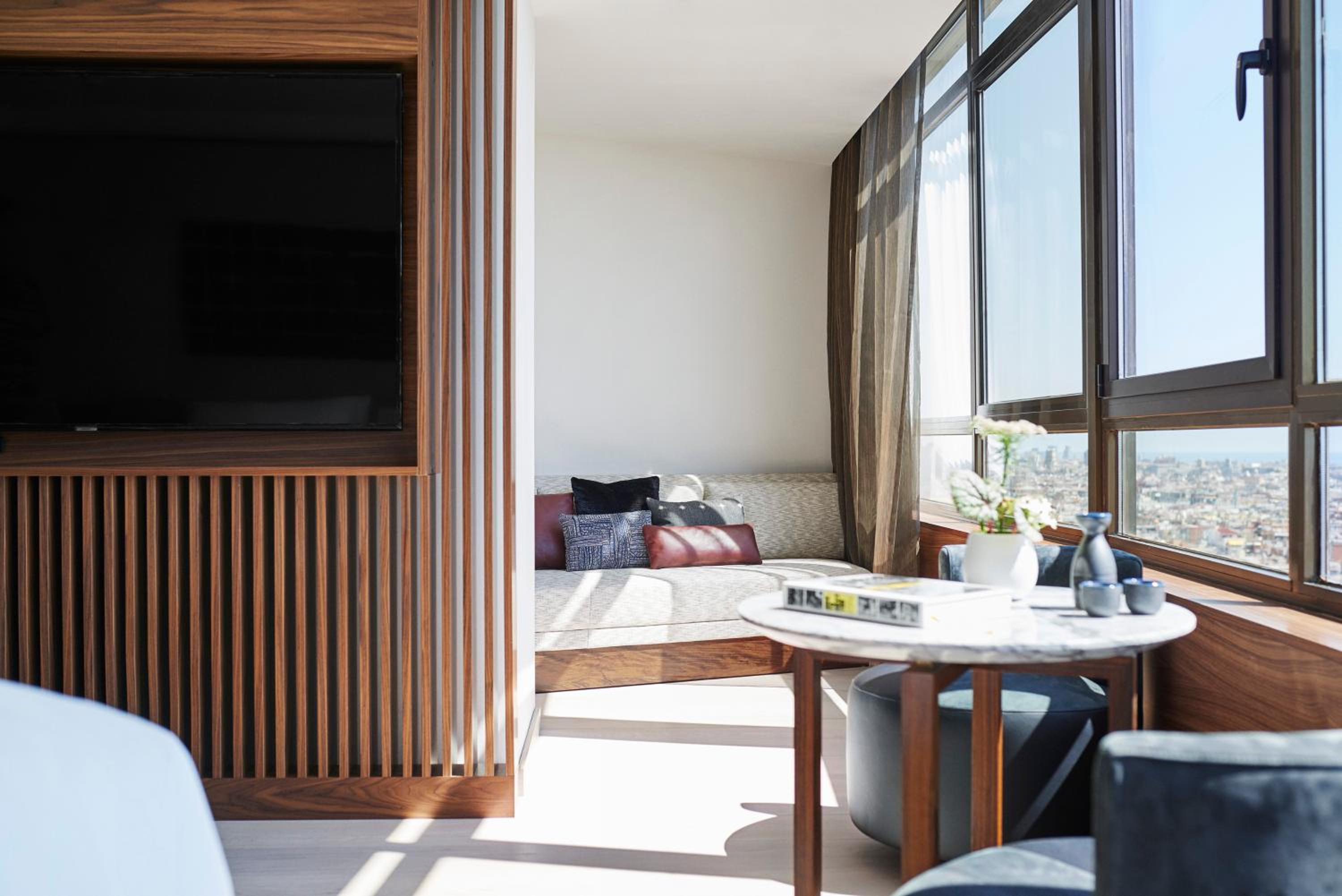 Zen Skyline Suite