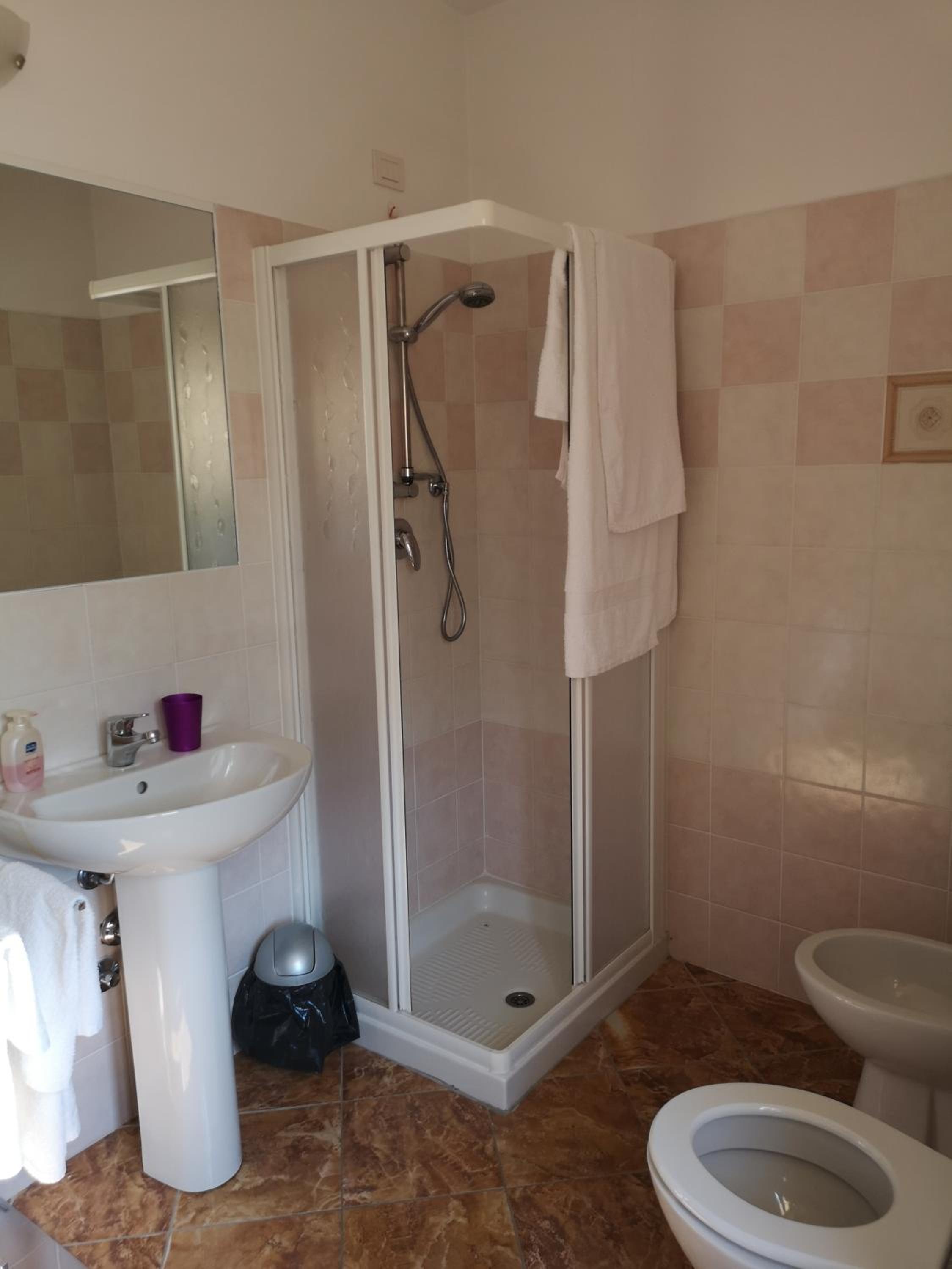 Double Room - Photo 13