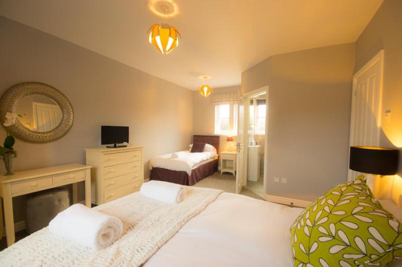 Three-Bedroom House - Photo 1