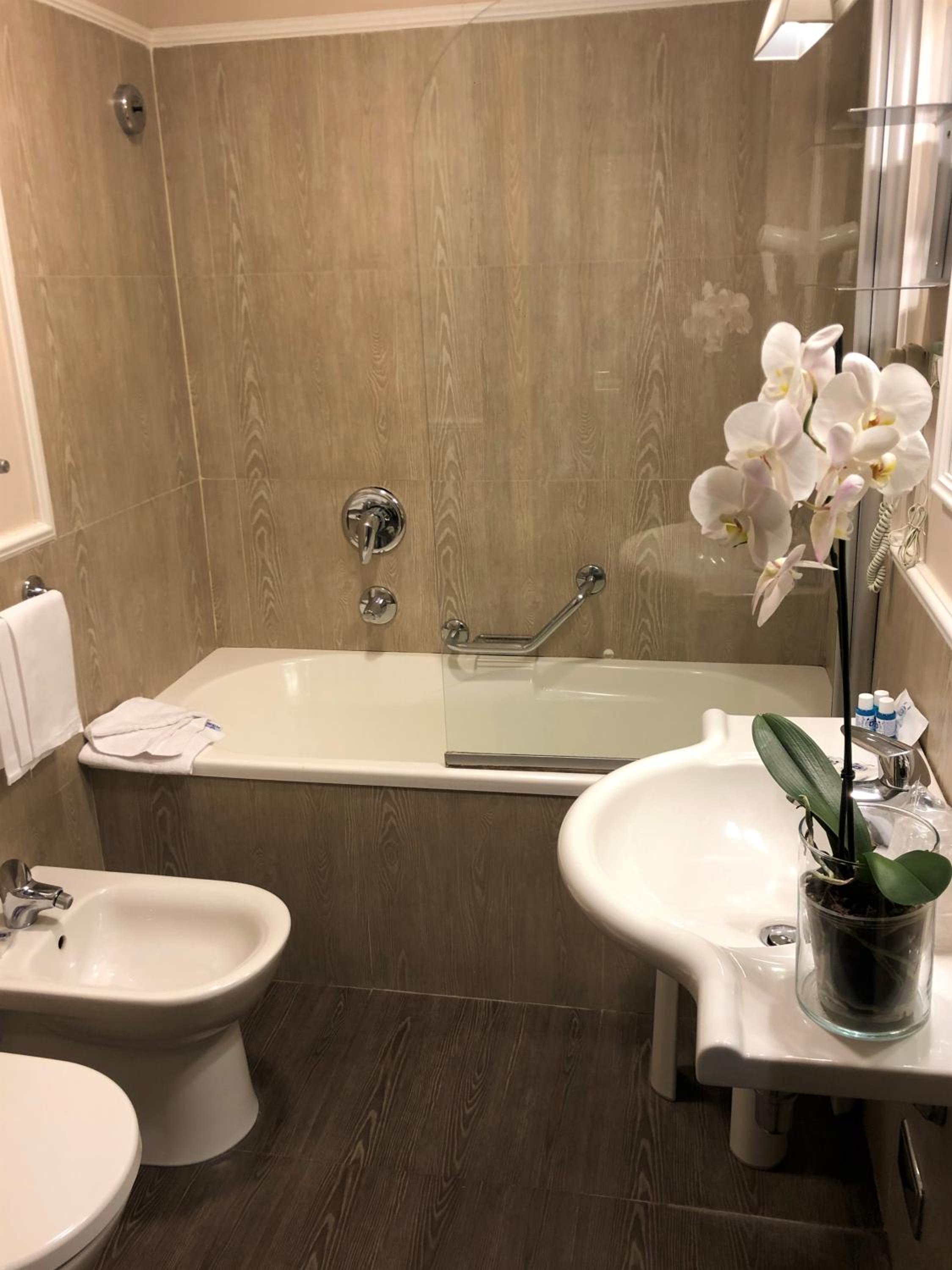 Double or Twin Room photo 3