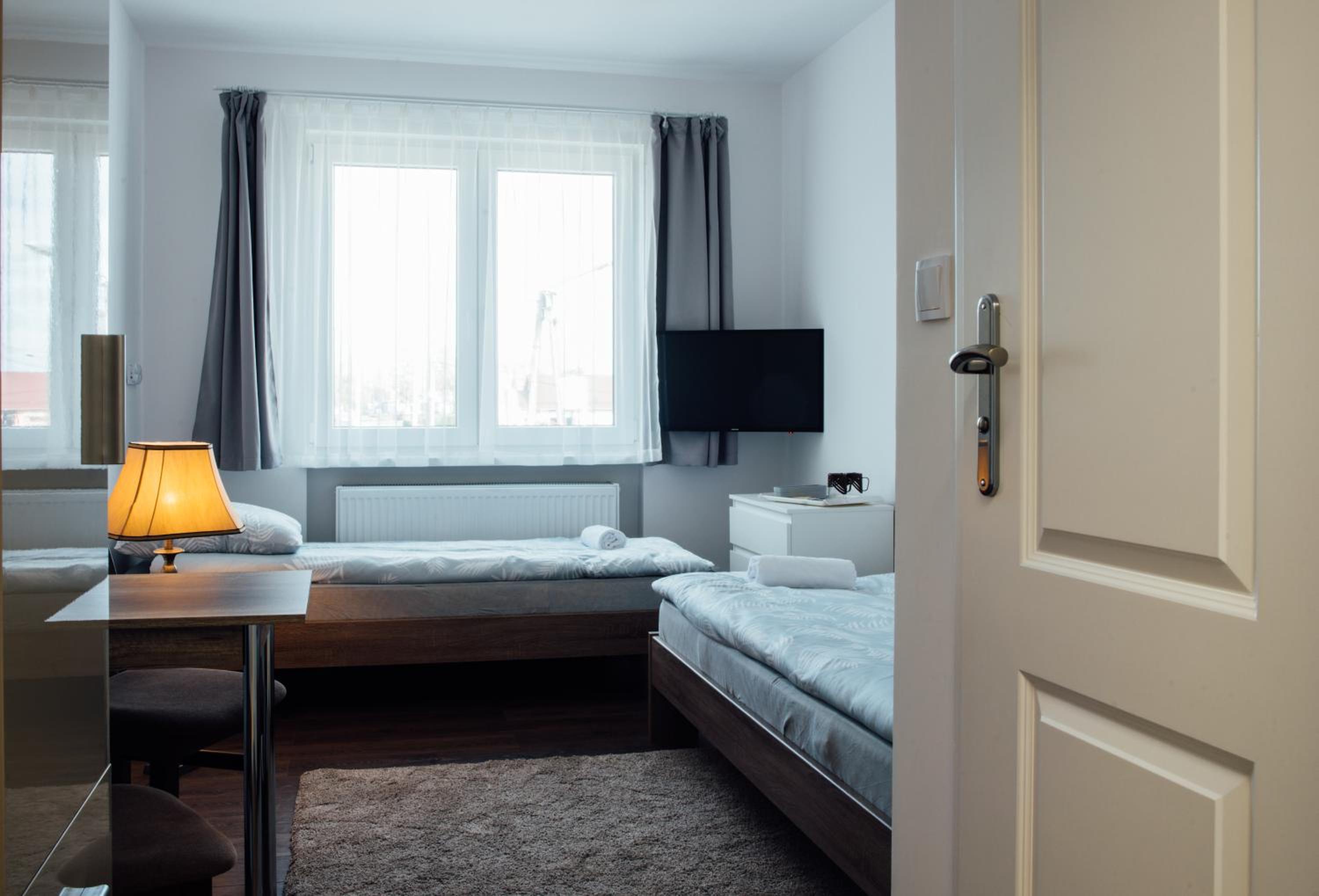 Small Twin Room - Photo 1