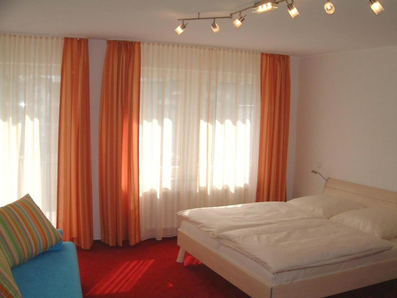 One-Bedroom Apartment - Photo 1