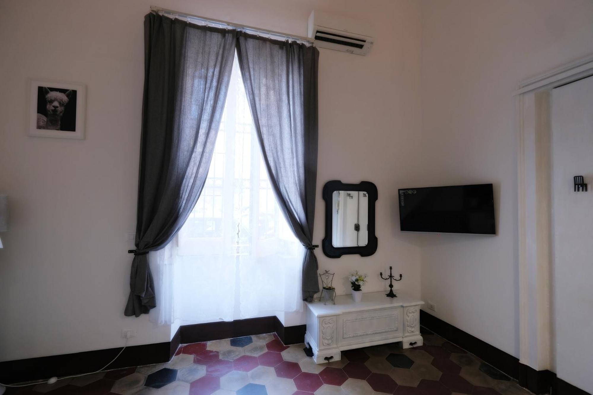 One-Bedroom Apartment - Photo 35