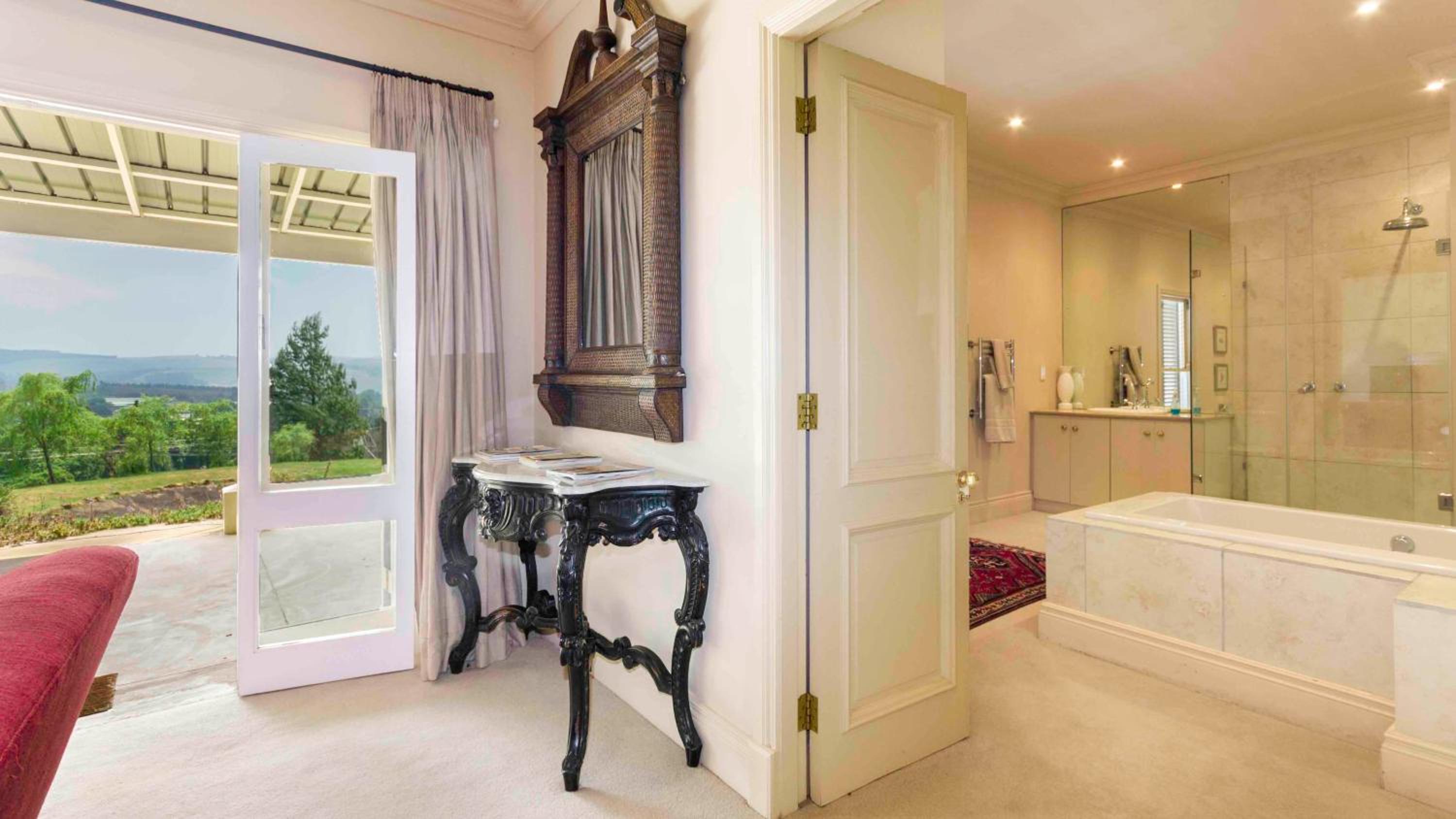 Luxury King Room photo 3