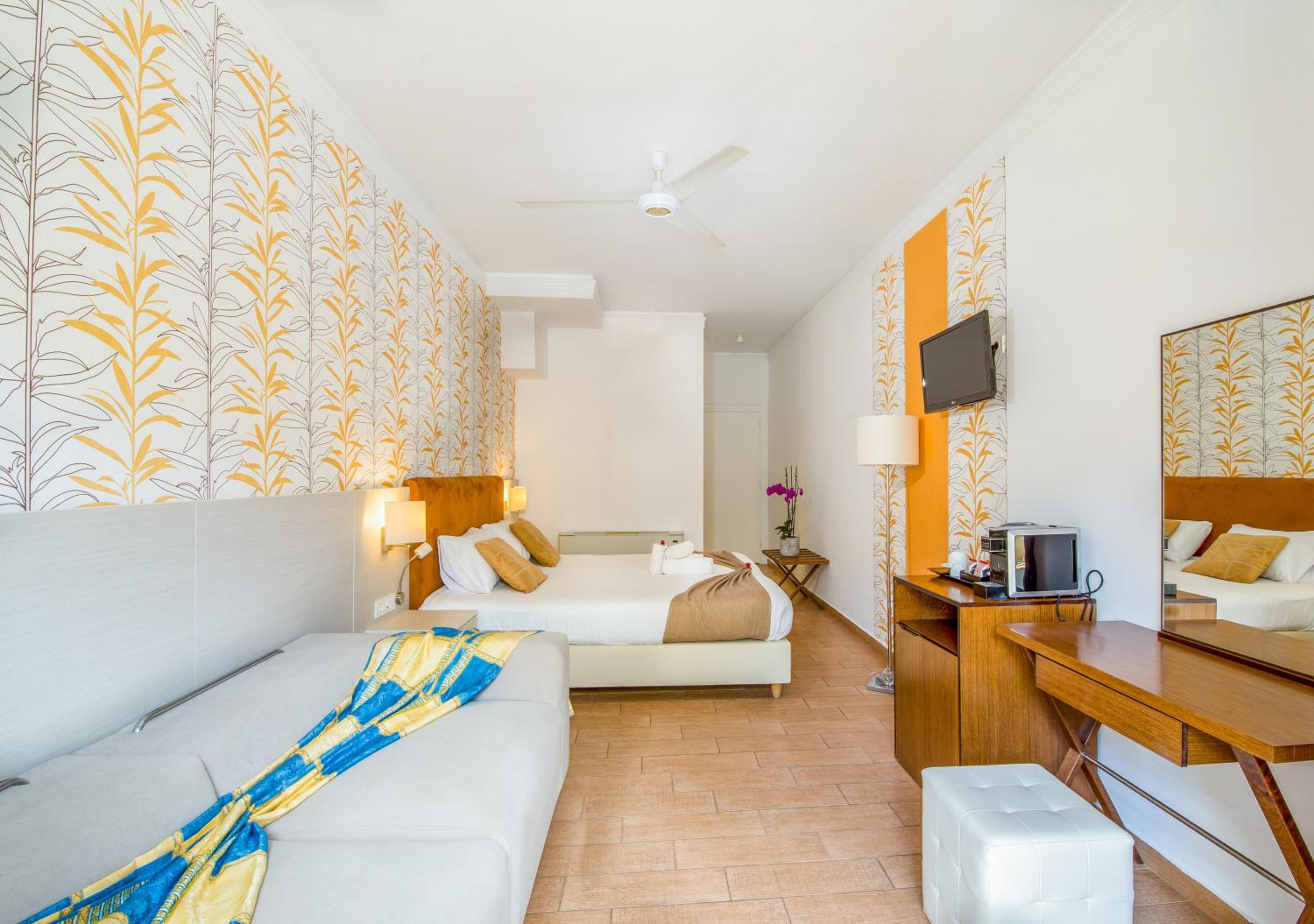 Double Room with Mountain View - Photo 5