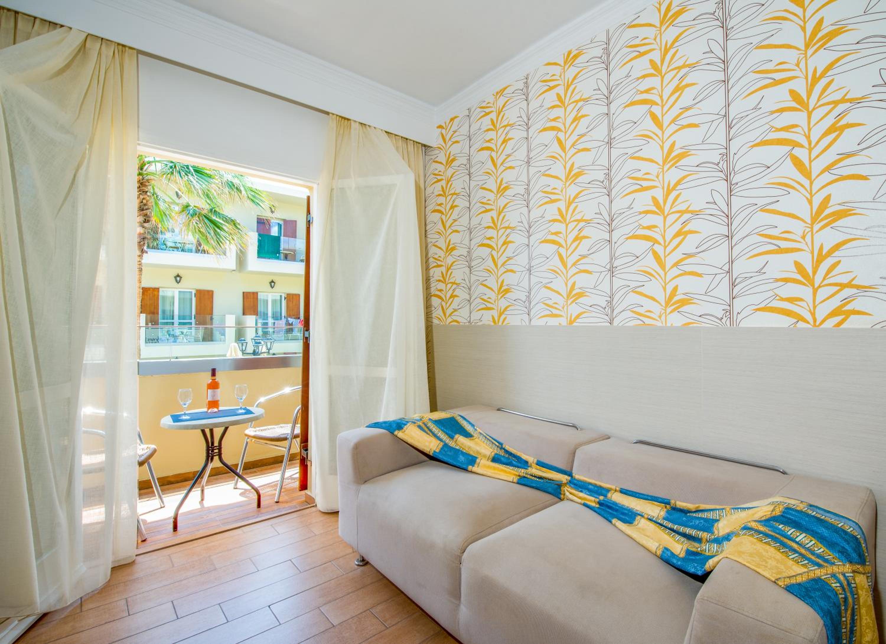 Double Room with Mountain View - Photo 2