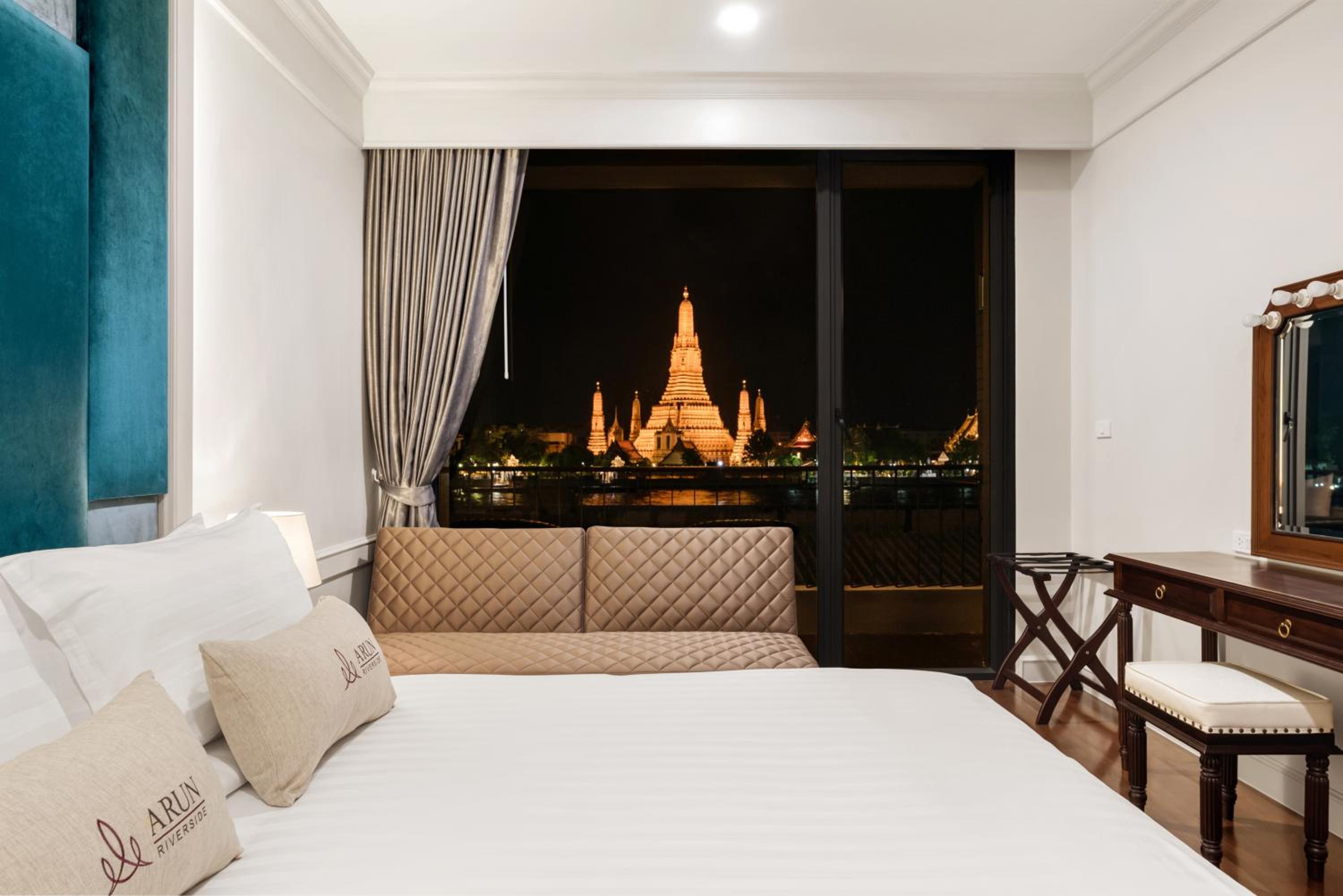 Deluxe Double Room with Balcony photo 3
