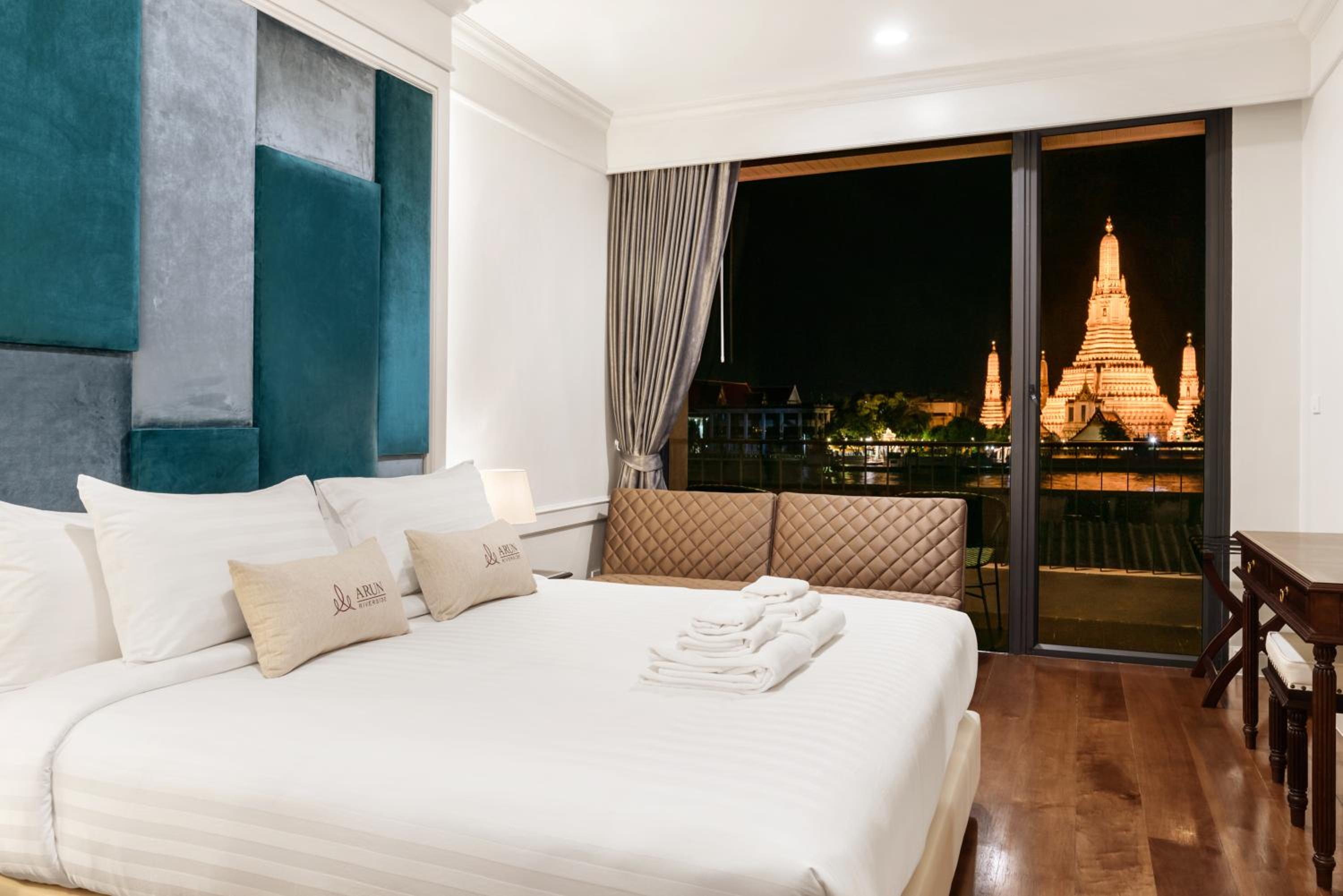 Deluxe Double Room with Balcony photo 2