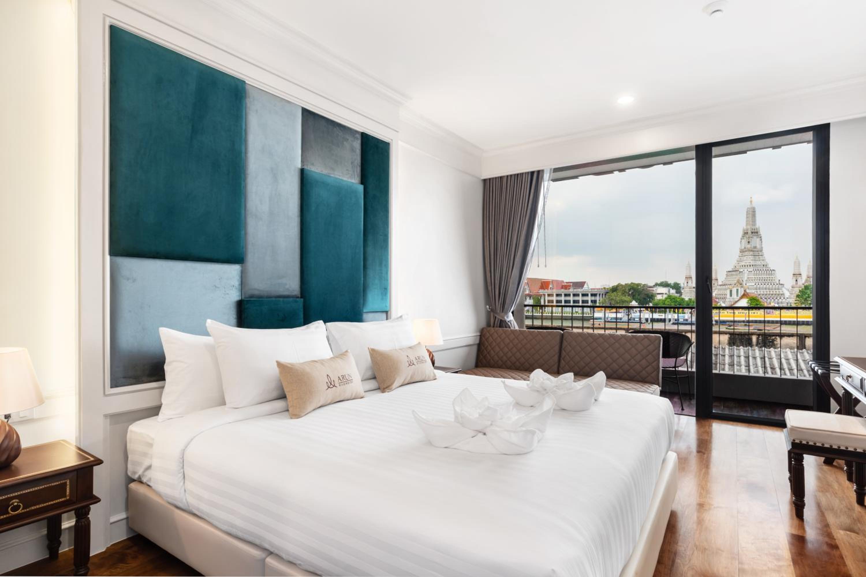 Deluxe Double Room with Balcony photo 1
