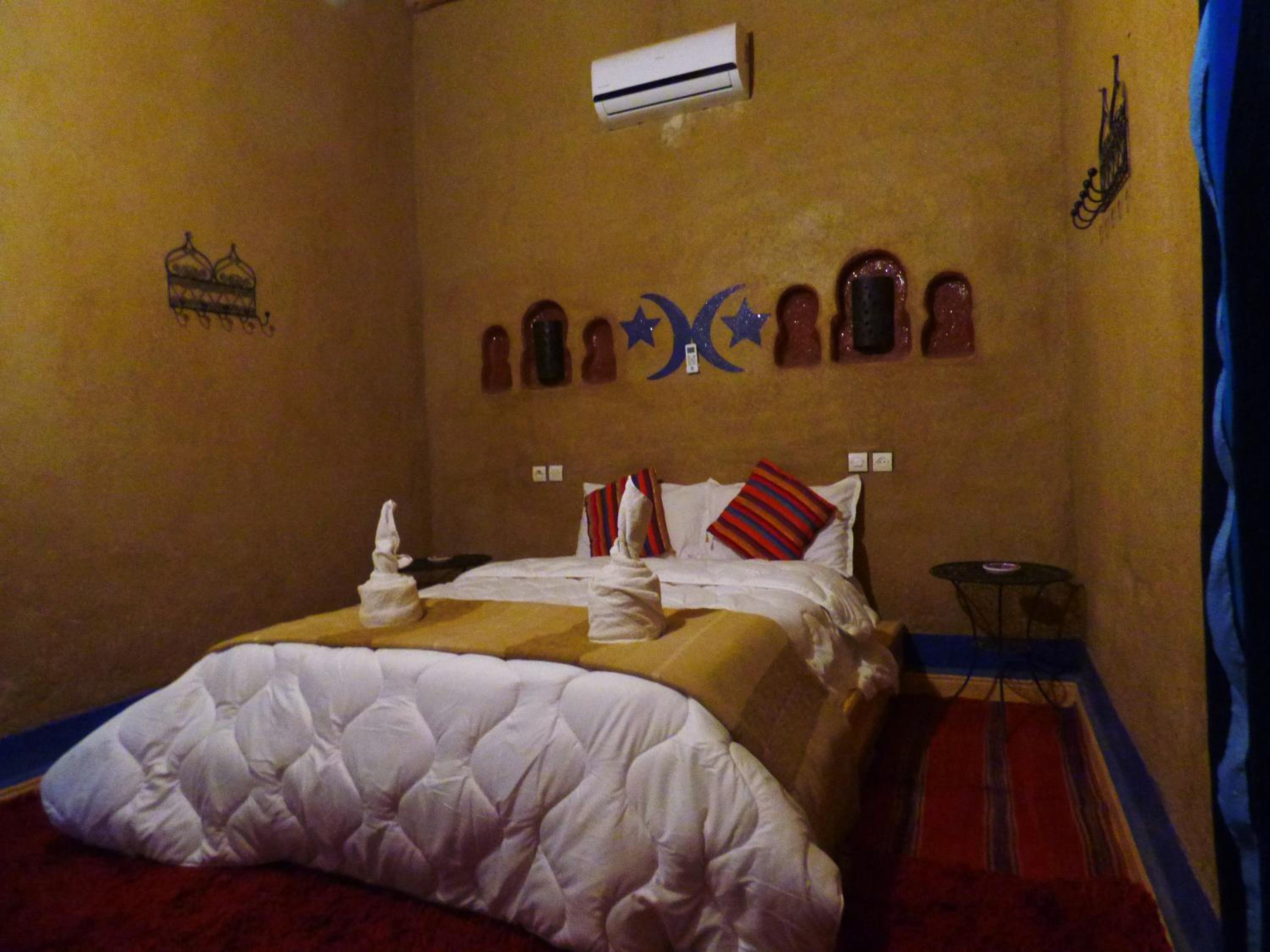 Standard Double Room - Photo 15