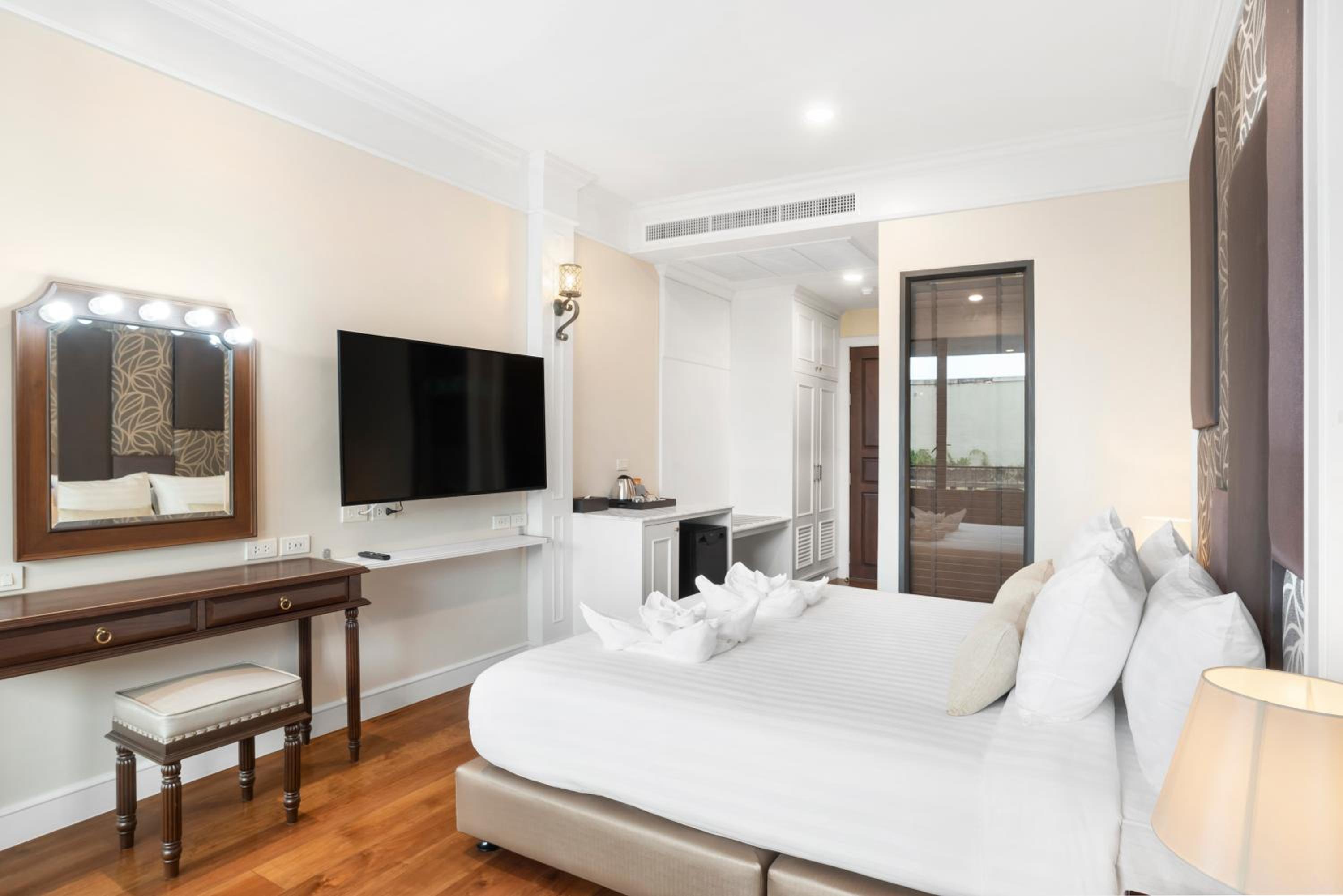 Standard Double Room with Balcony (No View) photo 1
