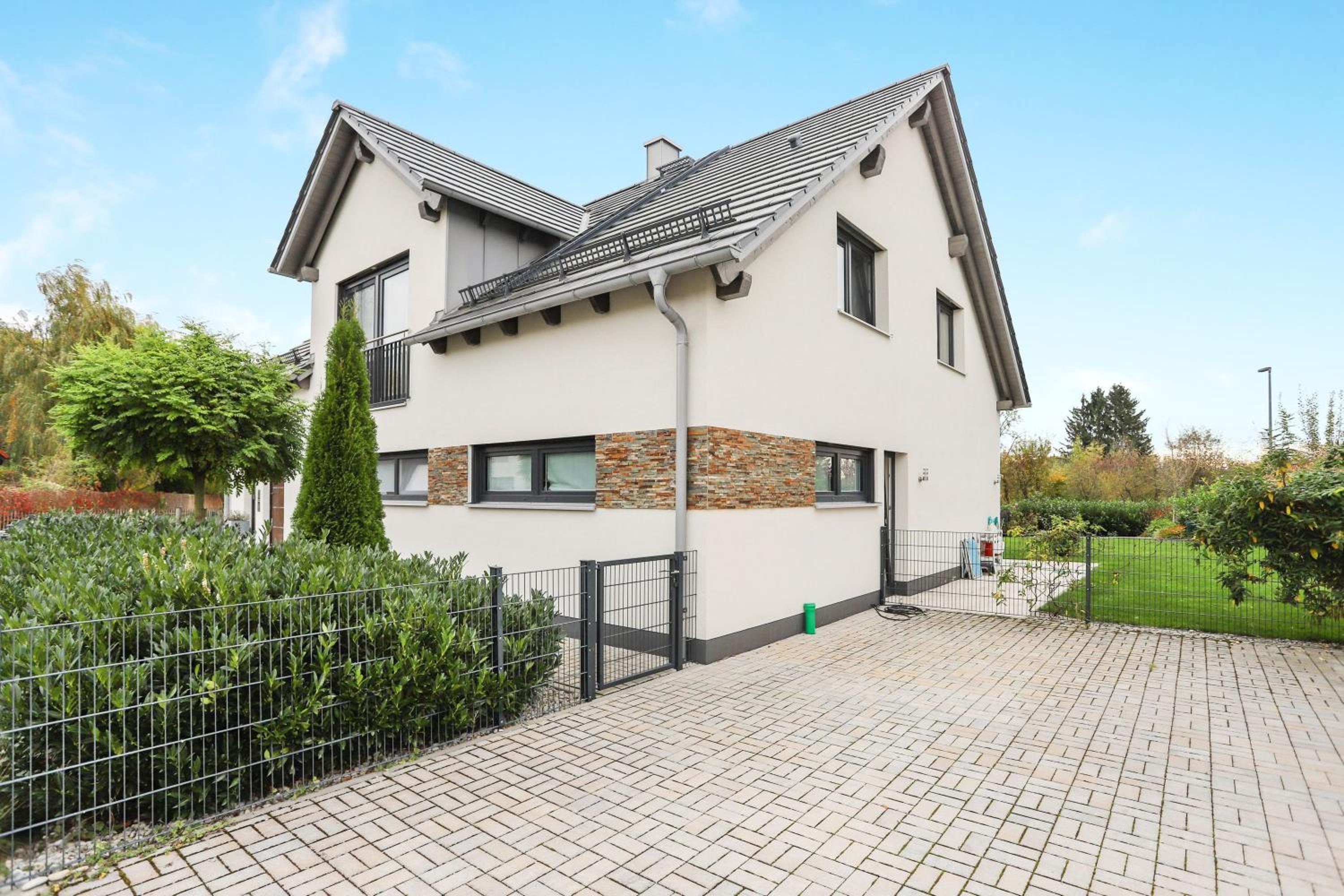 Two-Bedroom Deluxe Apartment with Garden View photo 2