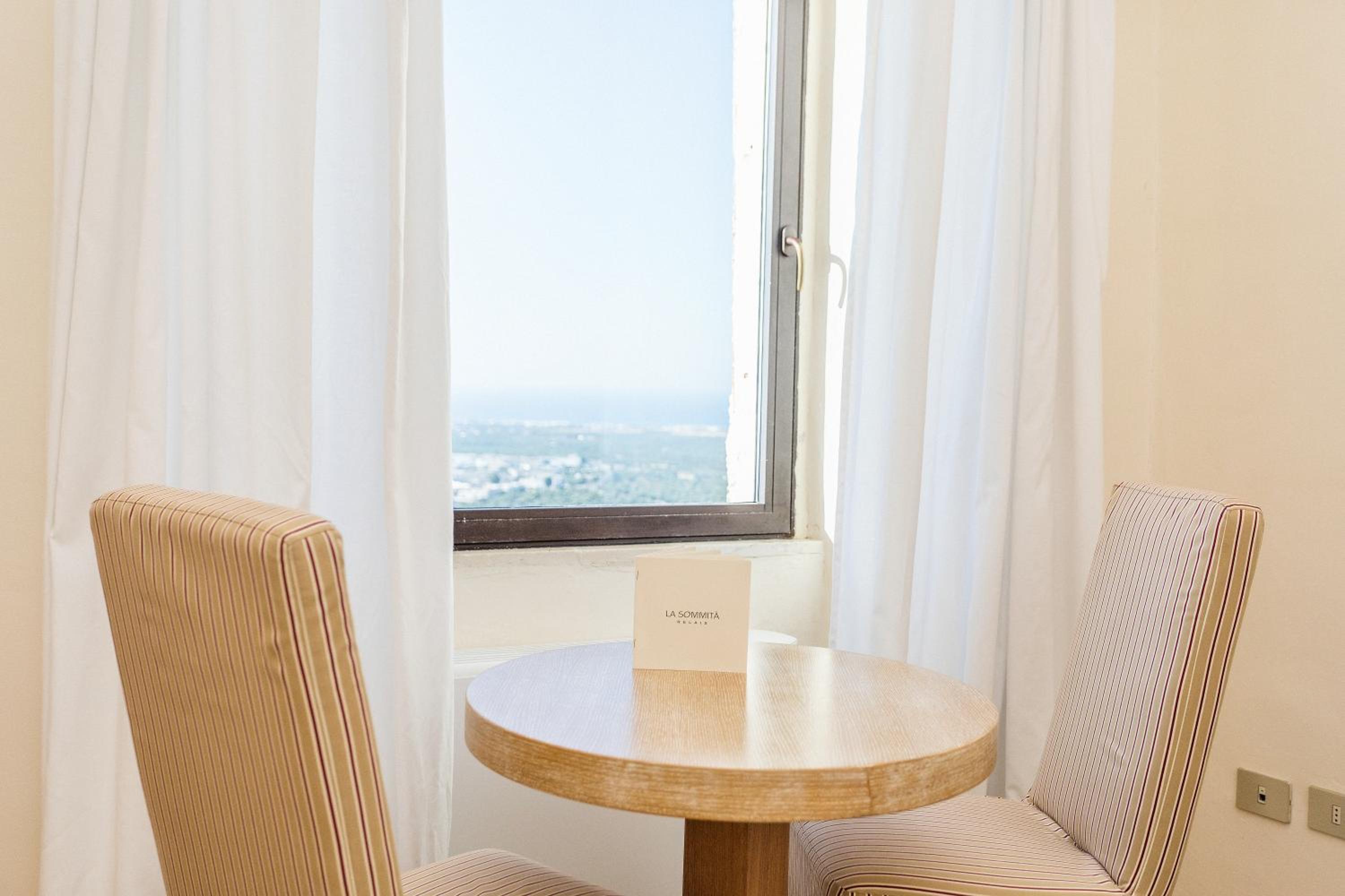 Deluxe Double Room with View - Photo 11