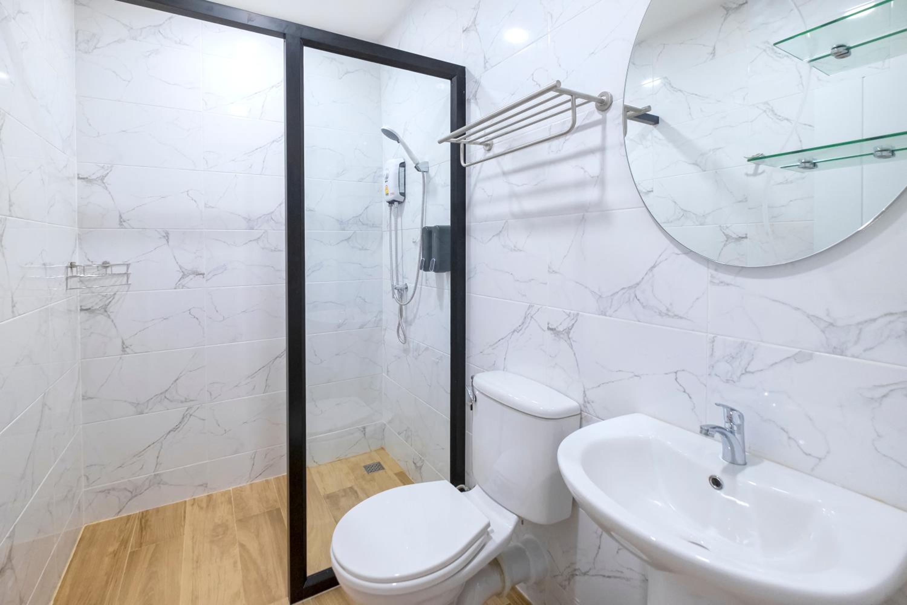 Standard Family Room with Private Bathroom - Photo 6