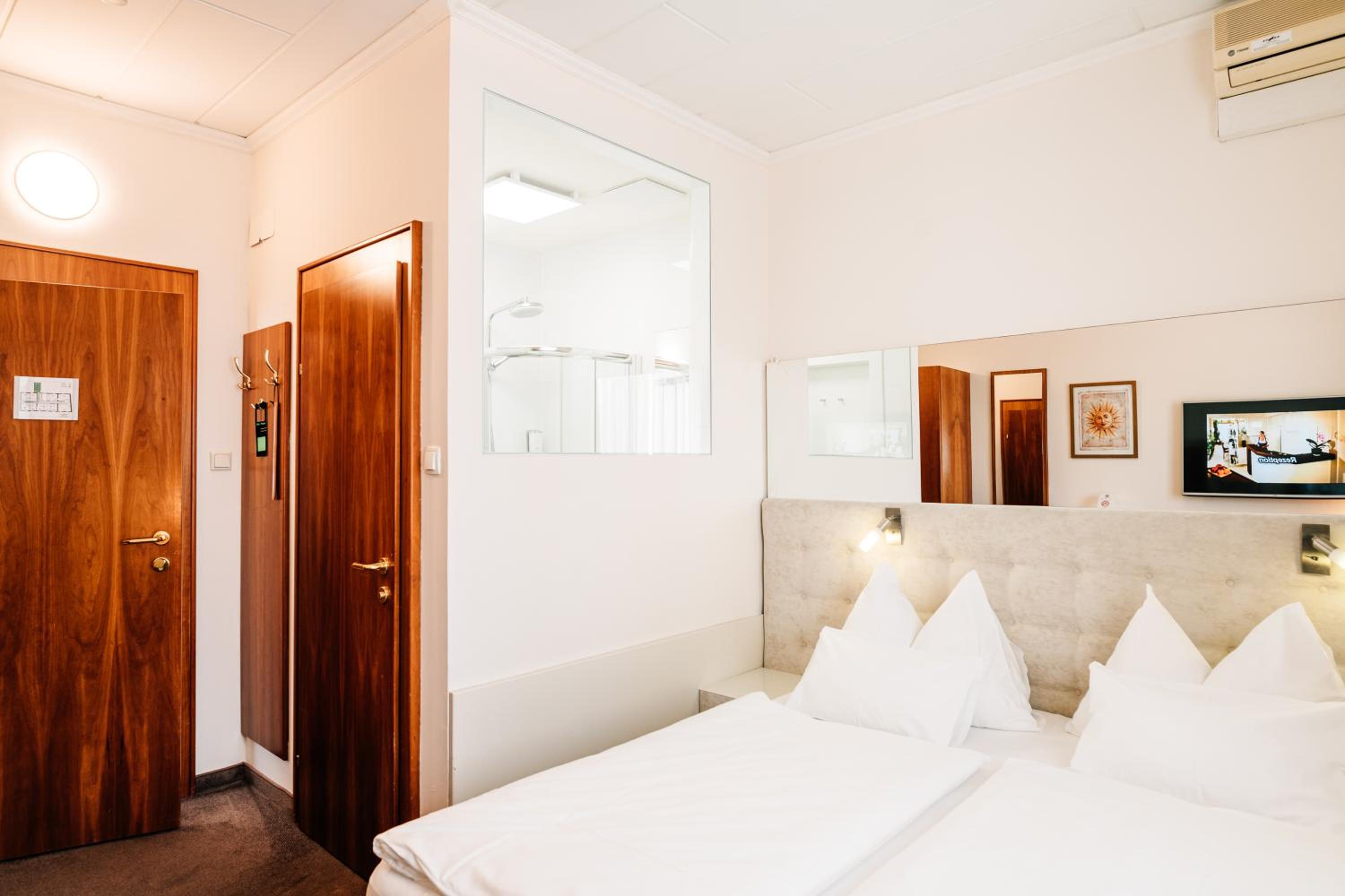 Standard Double/Twin Room photo 1
