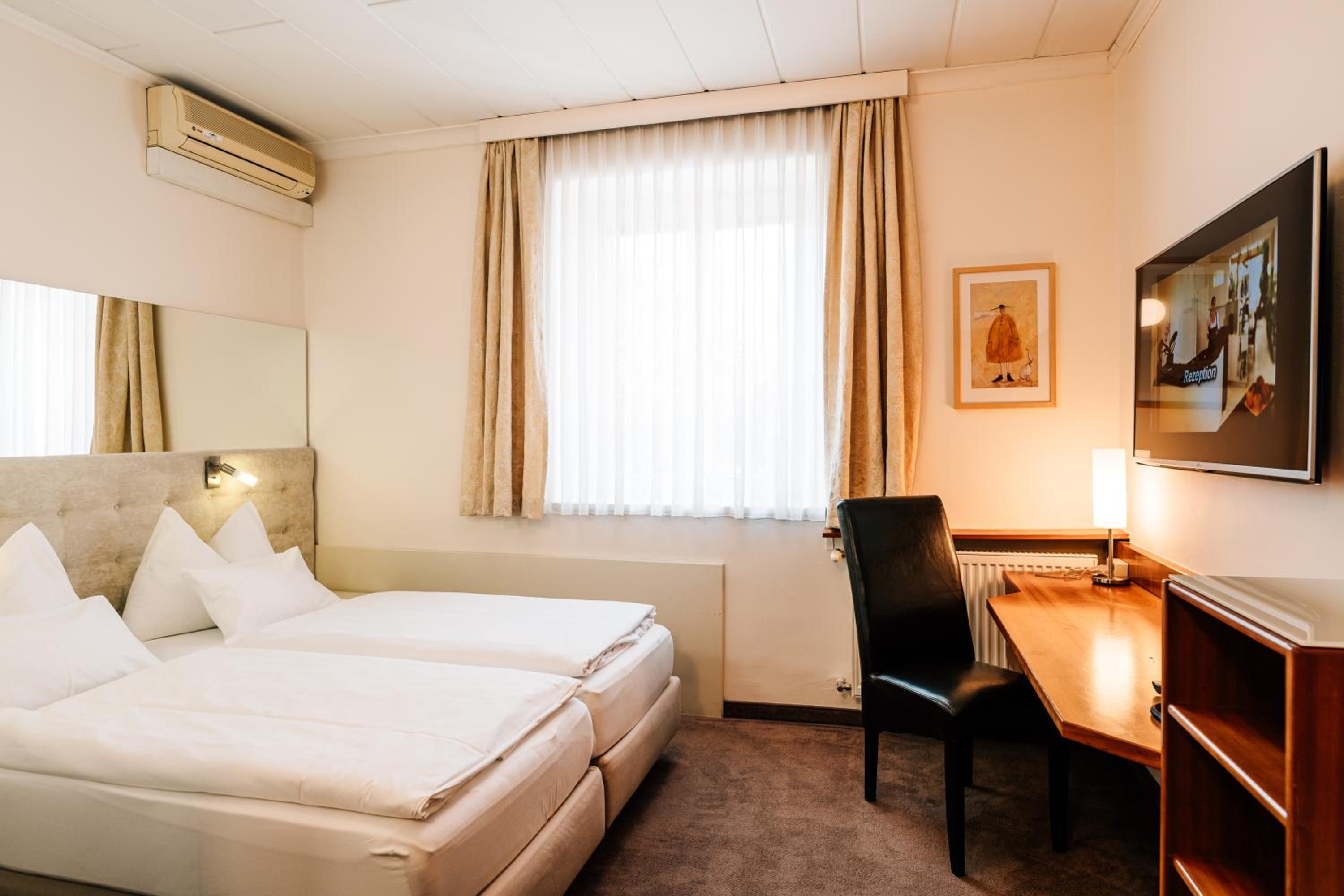 Standard Double/Twin Room photo 3
