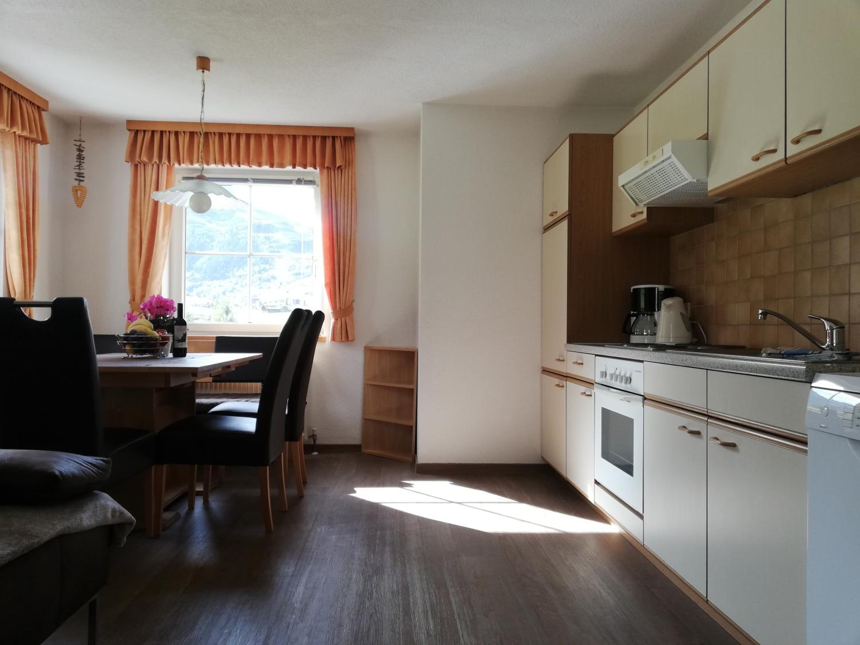 Two-Bedroom Apartment with Balcony photo 2