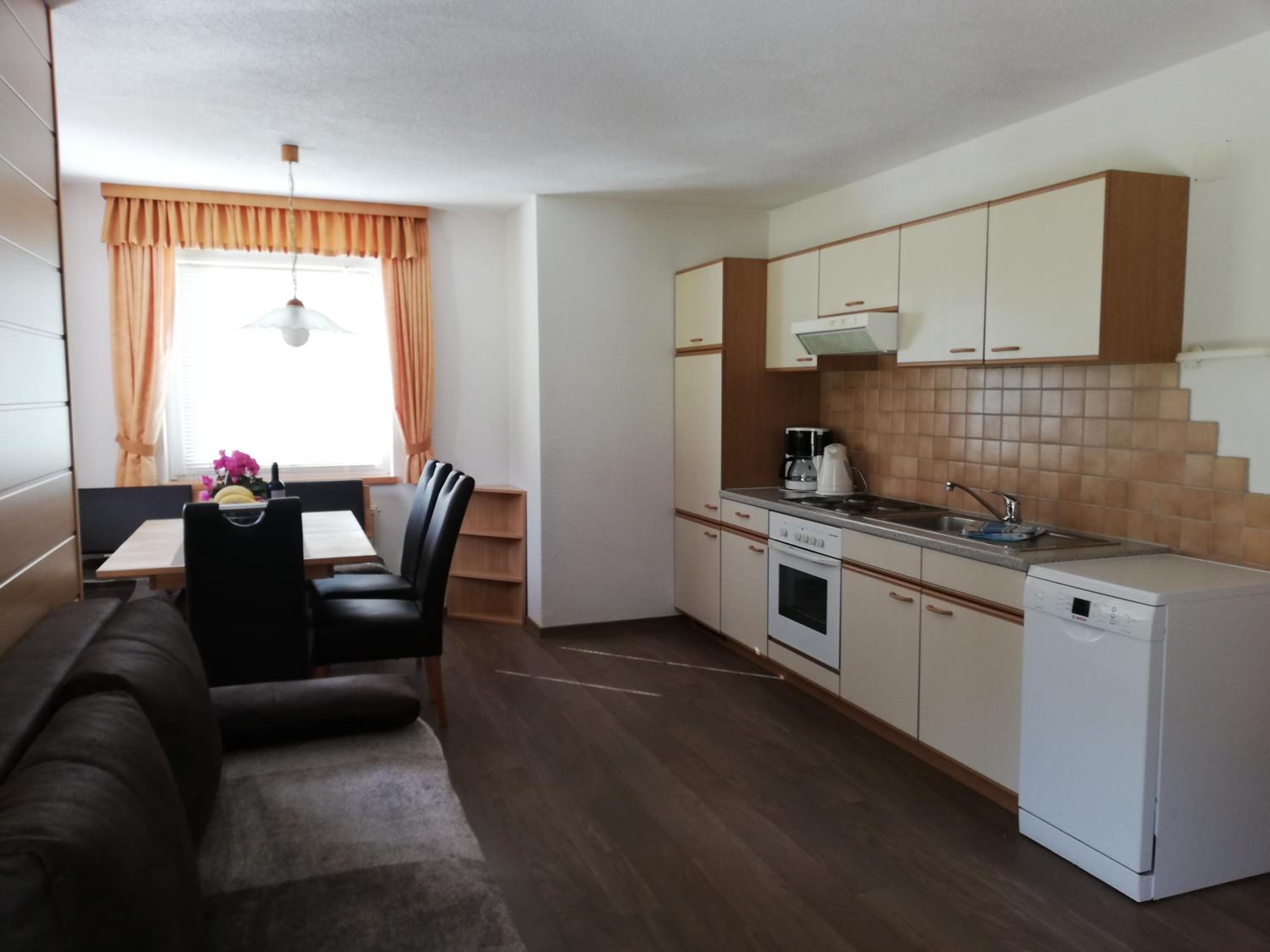 Two-Bedroom Apartment with Balcony photo 3