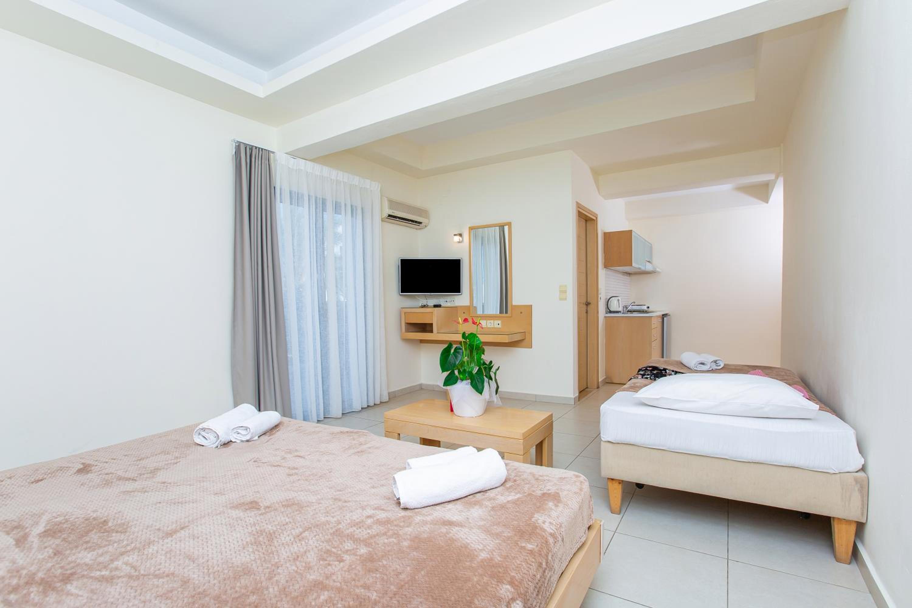 Triple Studio with Twin Beds photo 1