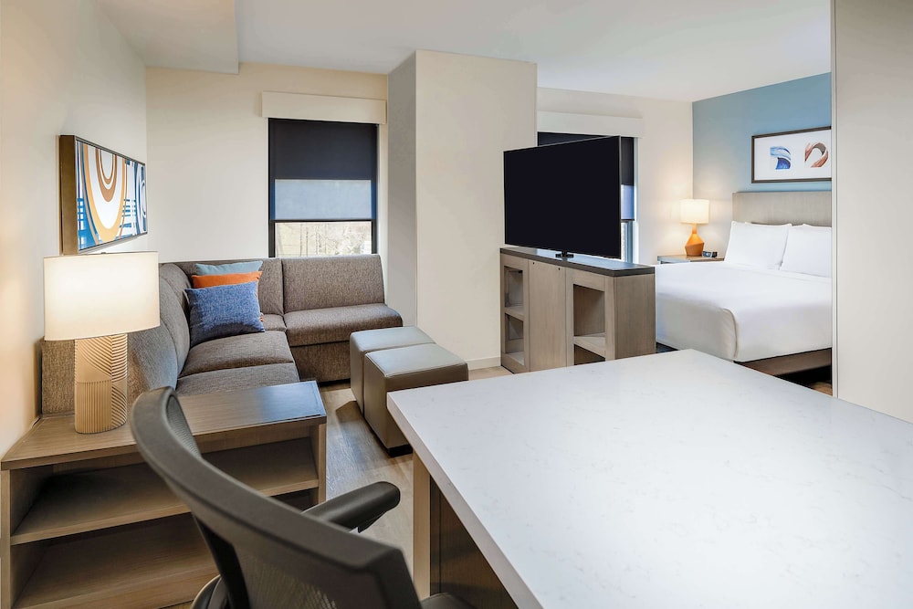 Studio, 1 King Bed with Sofa bed (Kitchen Suite) - Photo 4