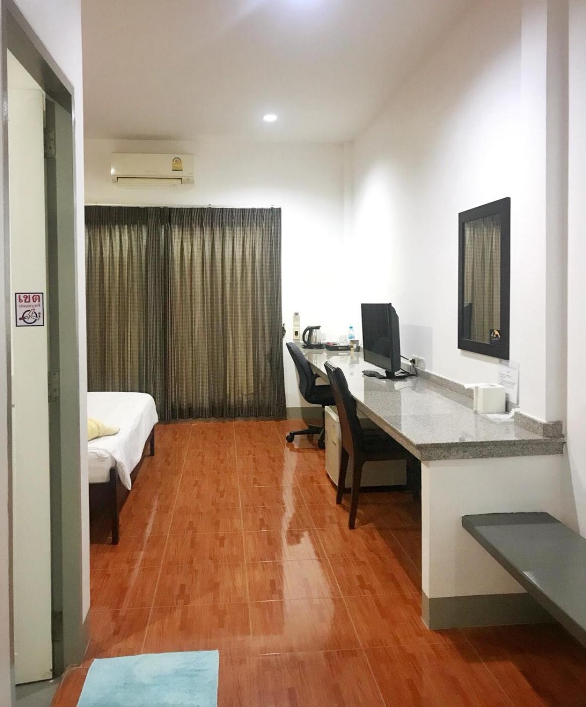 Deluxe Double Room with Balcony photo 3